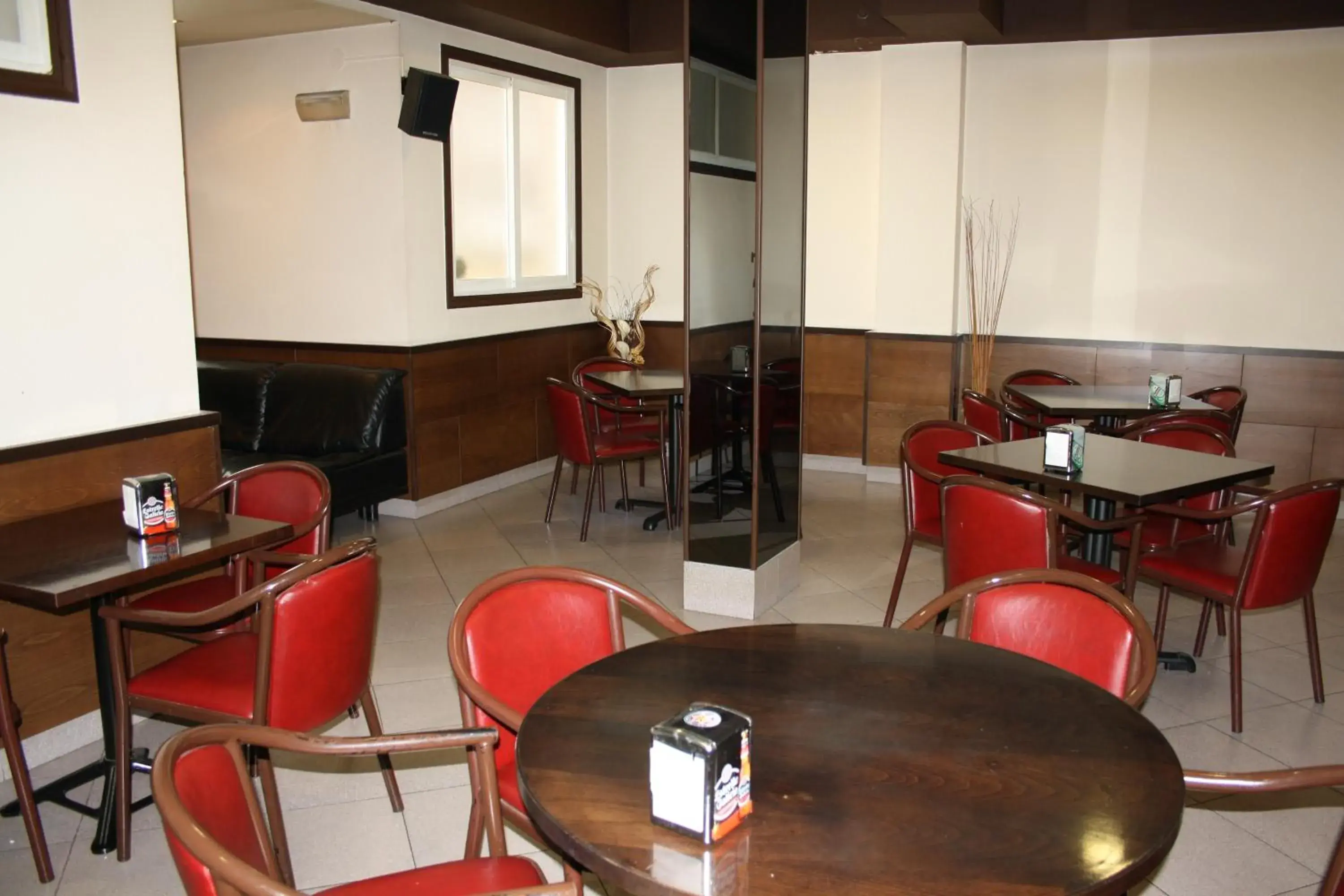Business facilities, Restaurant/Places to Eat in Hotel Altiana