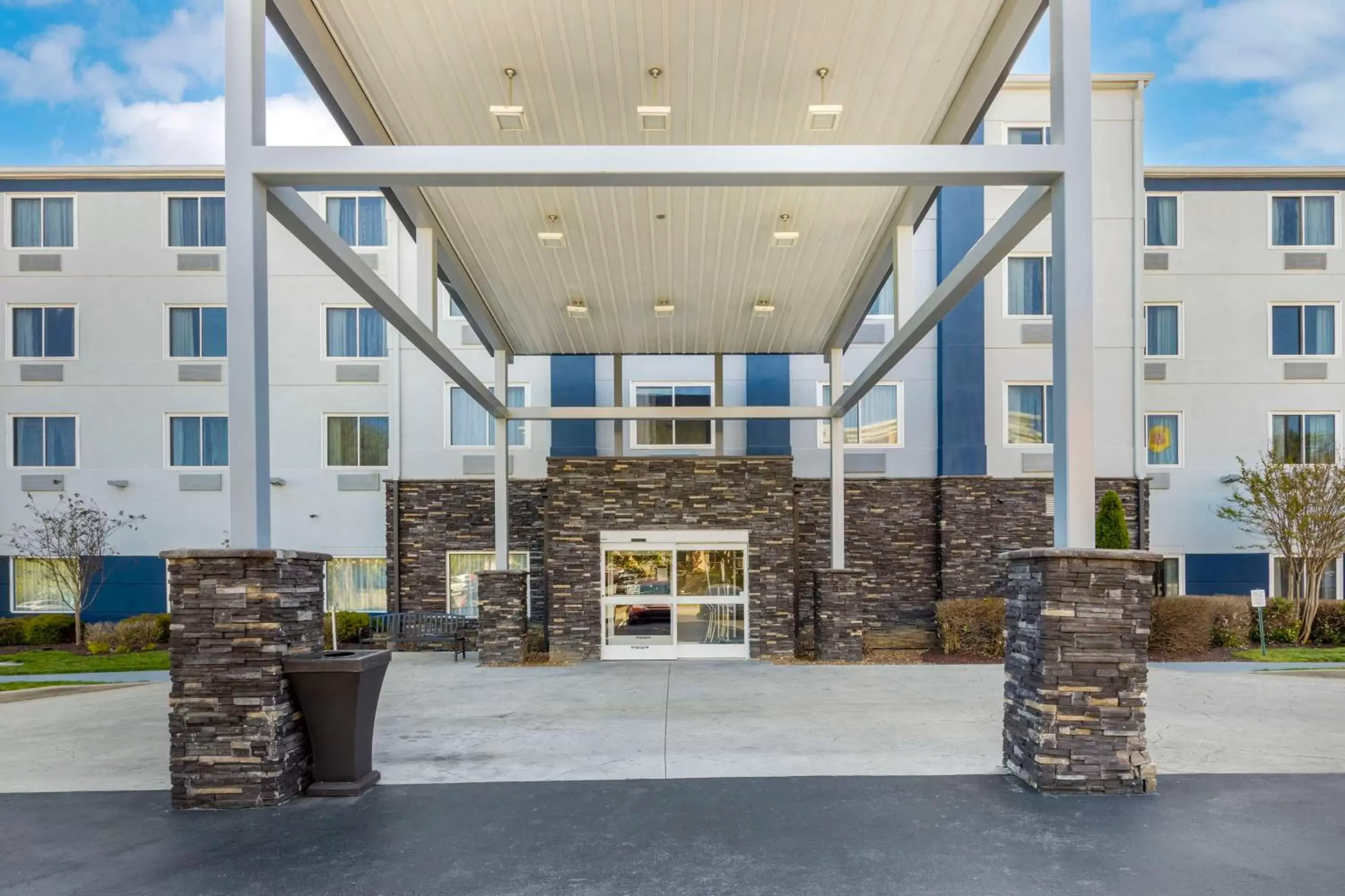 Property building in Best Western Plus Nashville Airport Hotel - BNA