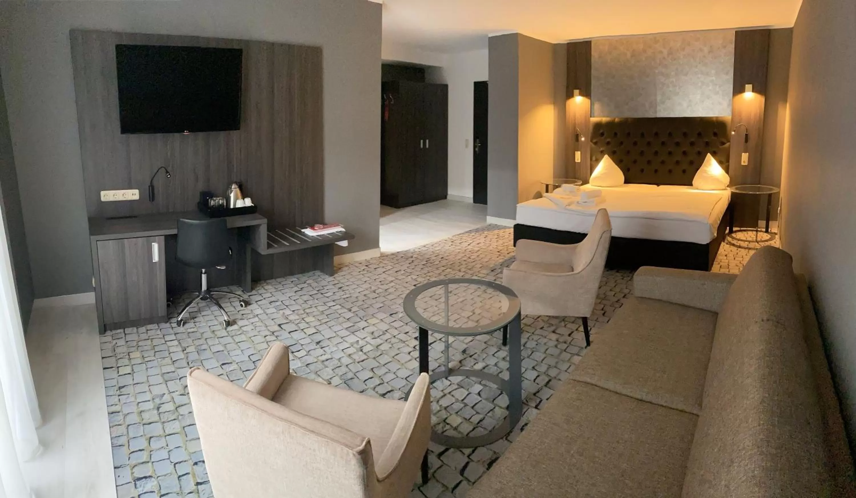 Living room, Bed in SL'otel im Parforcehaus