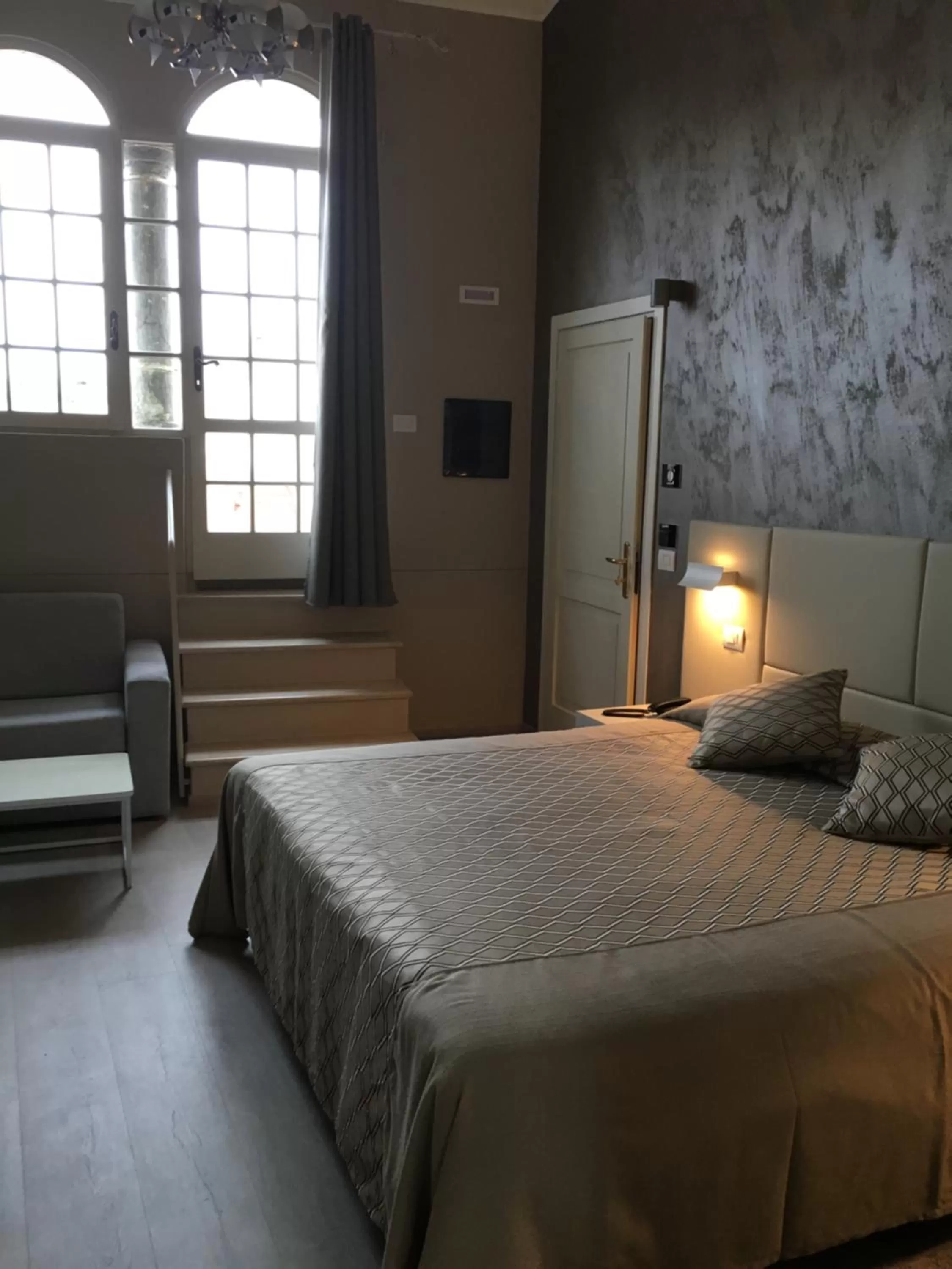 Balcony/Terrace, Bed in Alessi Hotel Trattoria