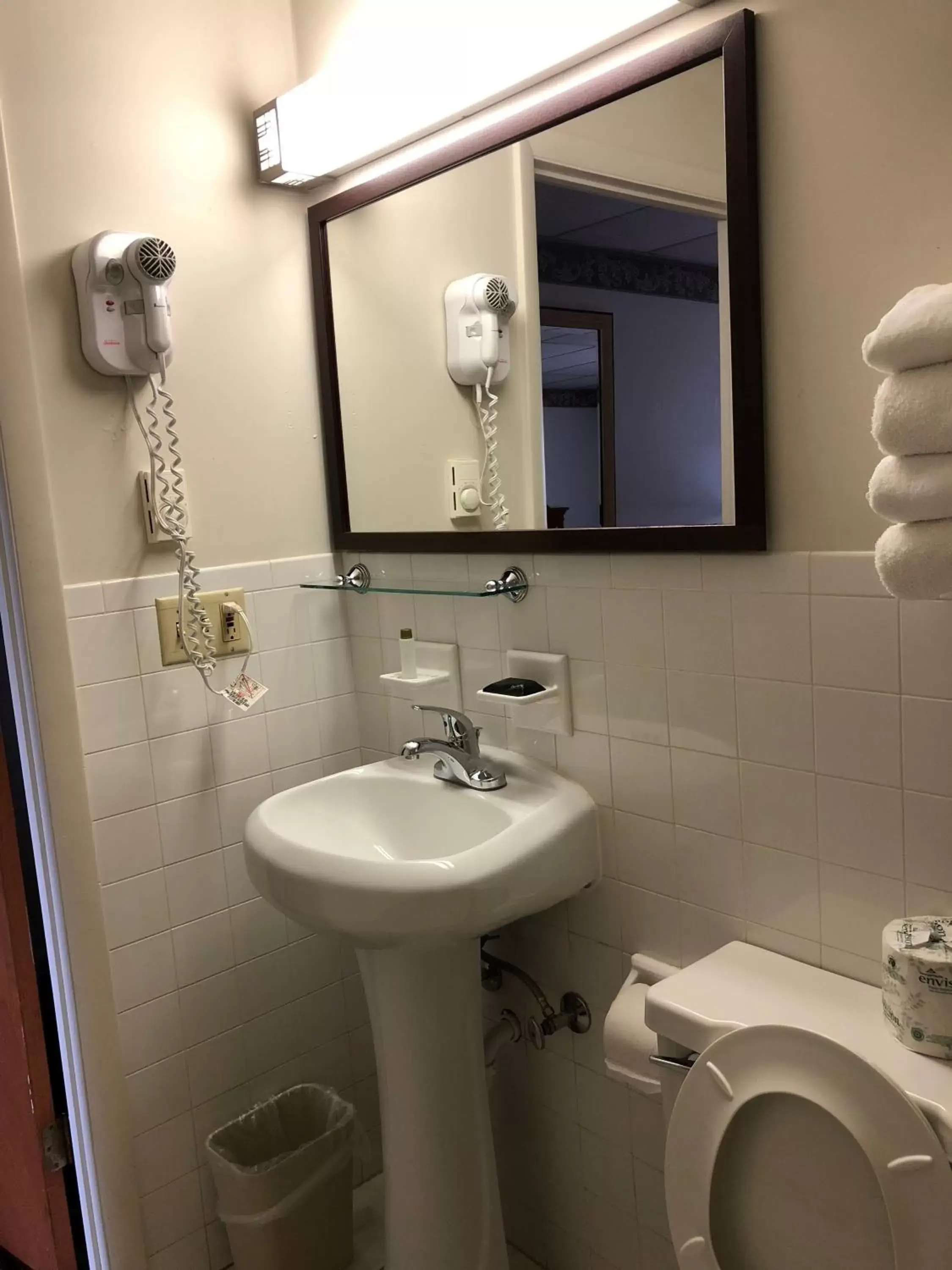 Bathroom in Americas Best Value Inn - Palmyra/Hershey