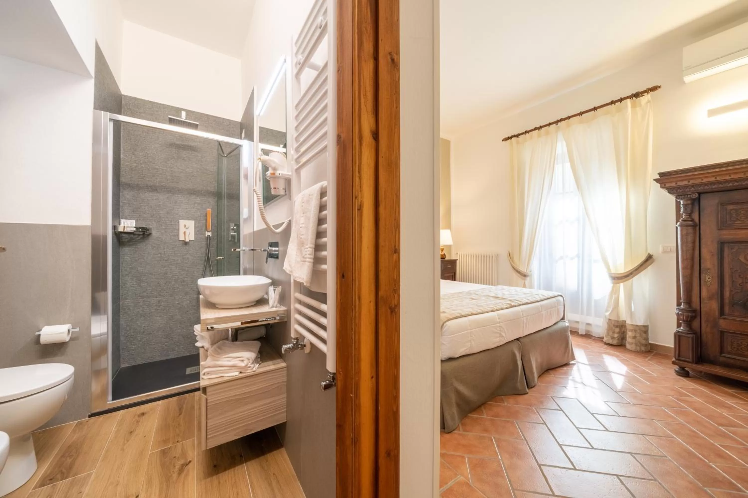 Shower, Bed in Affittacamere Valentina