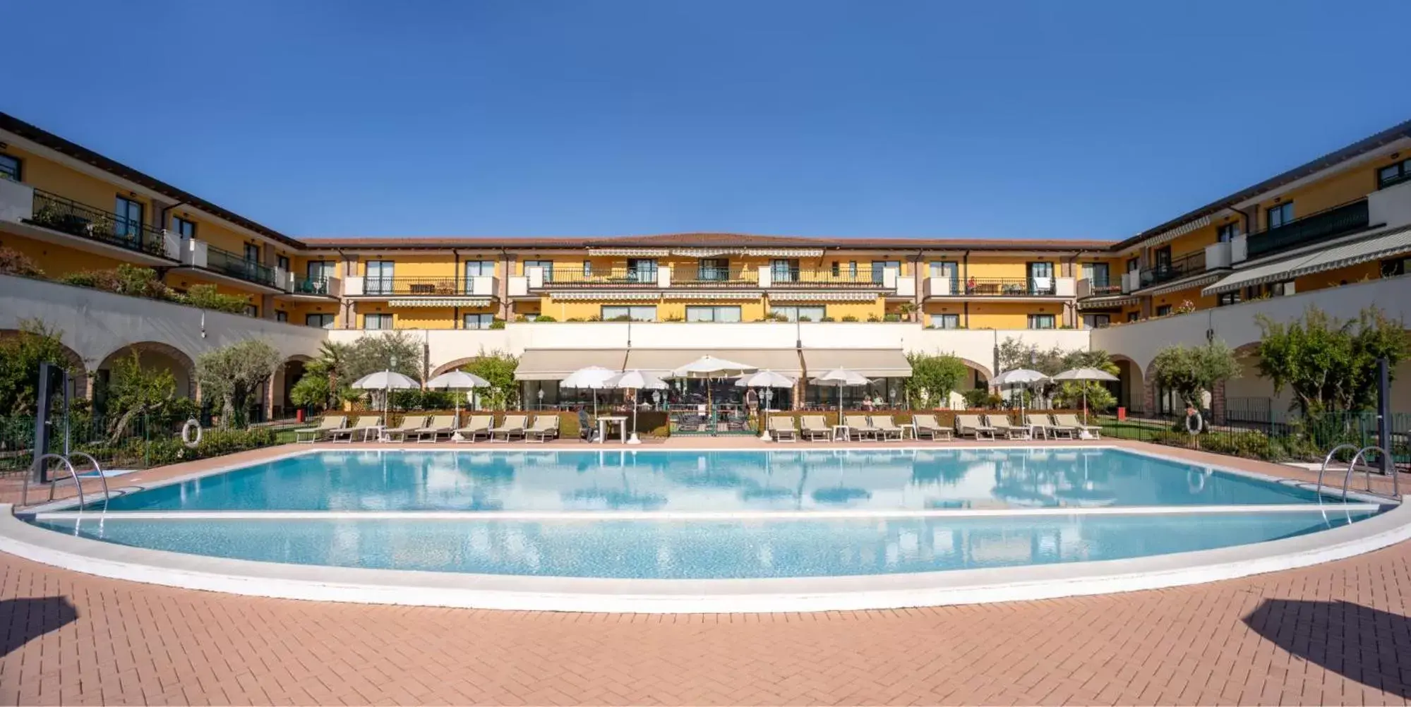 Swimming Pool in Le Terrazze sul Lago Hotel & Residence