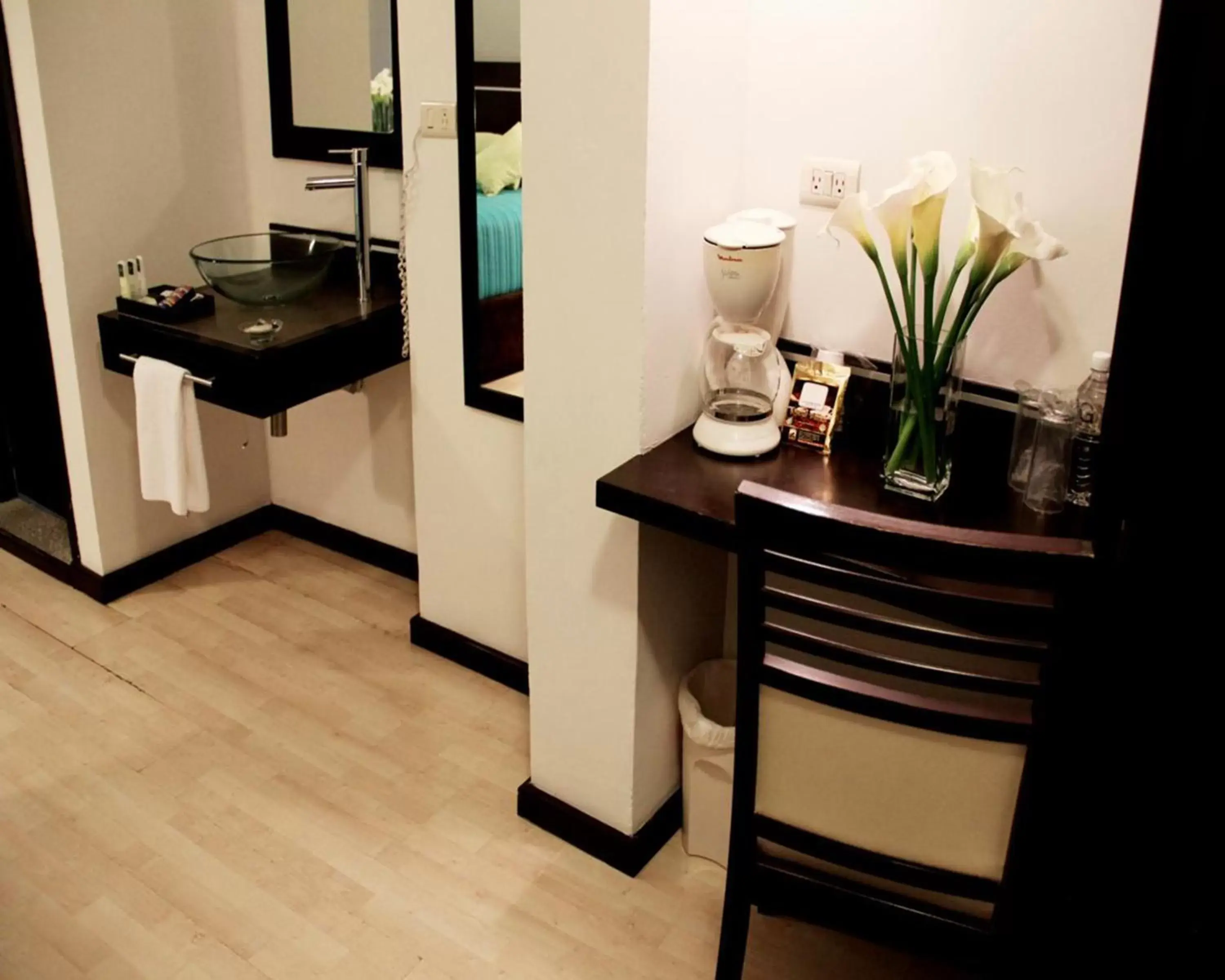 Photo of the whole room in Hotel Misión Express Xalapa Photo of the whole room in Hotel Misión Express Xalapa