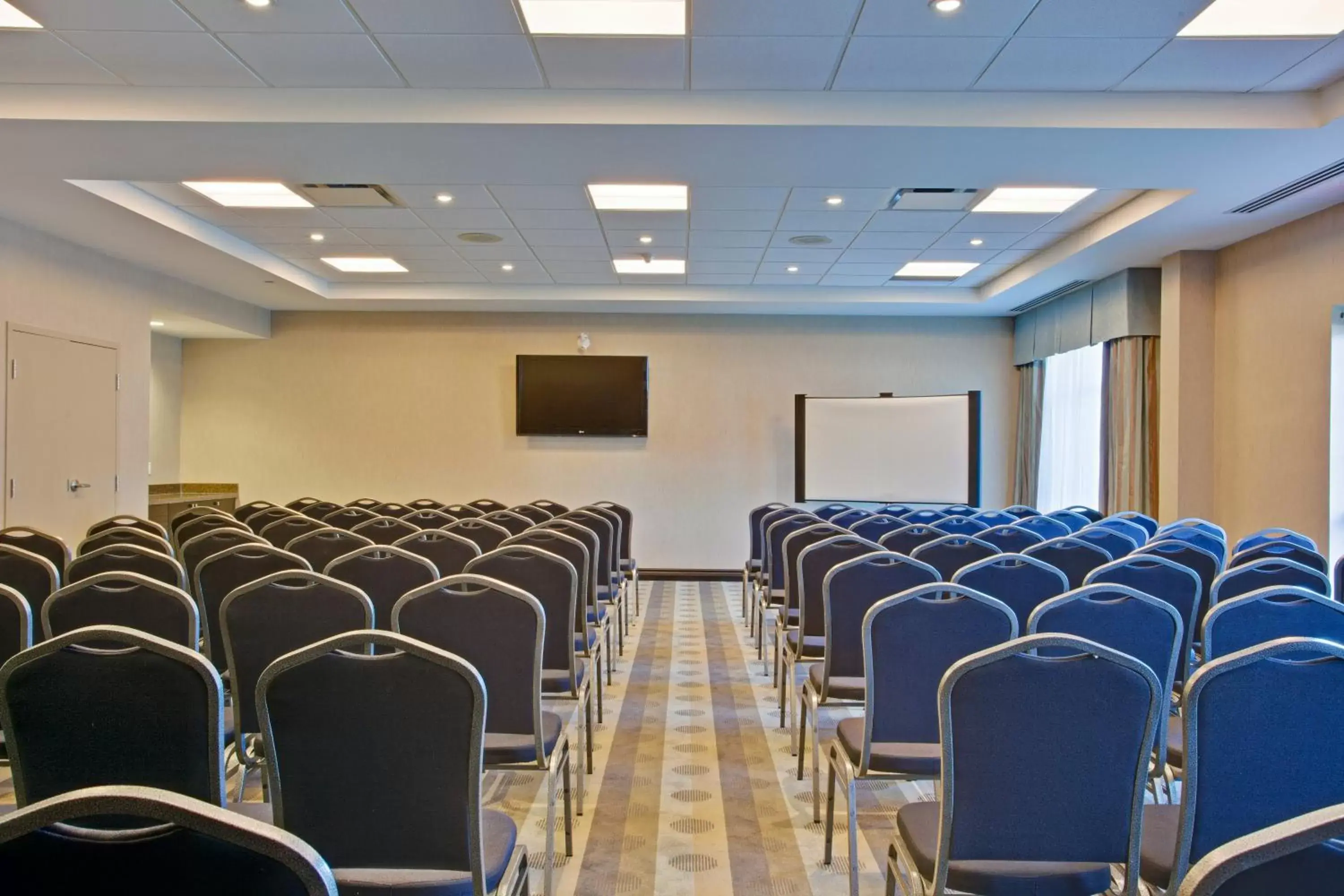 Meeting/conference room in Holiday Inn Express Hotel & Suites Ottawa West-Nepean, an IHG Hotel