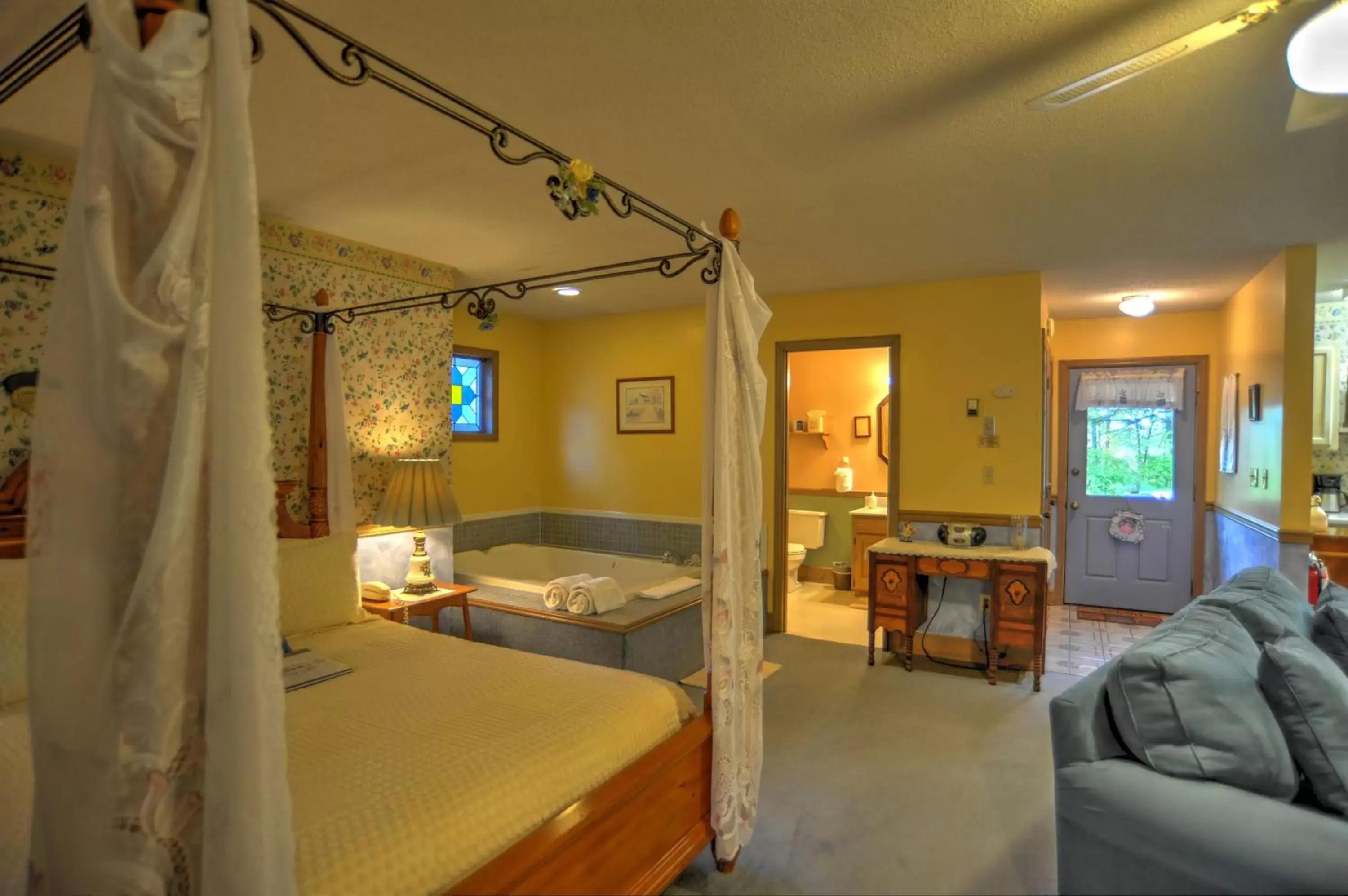 Photo of the whole room in Blue Mountain Mist Country Inn