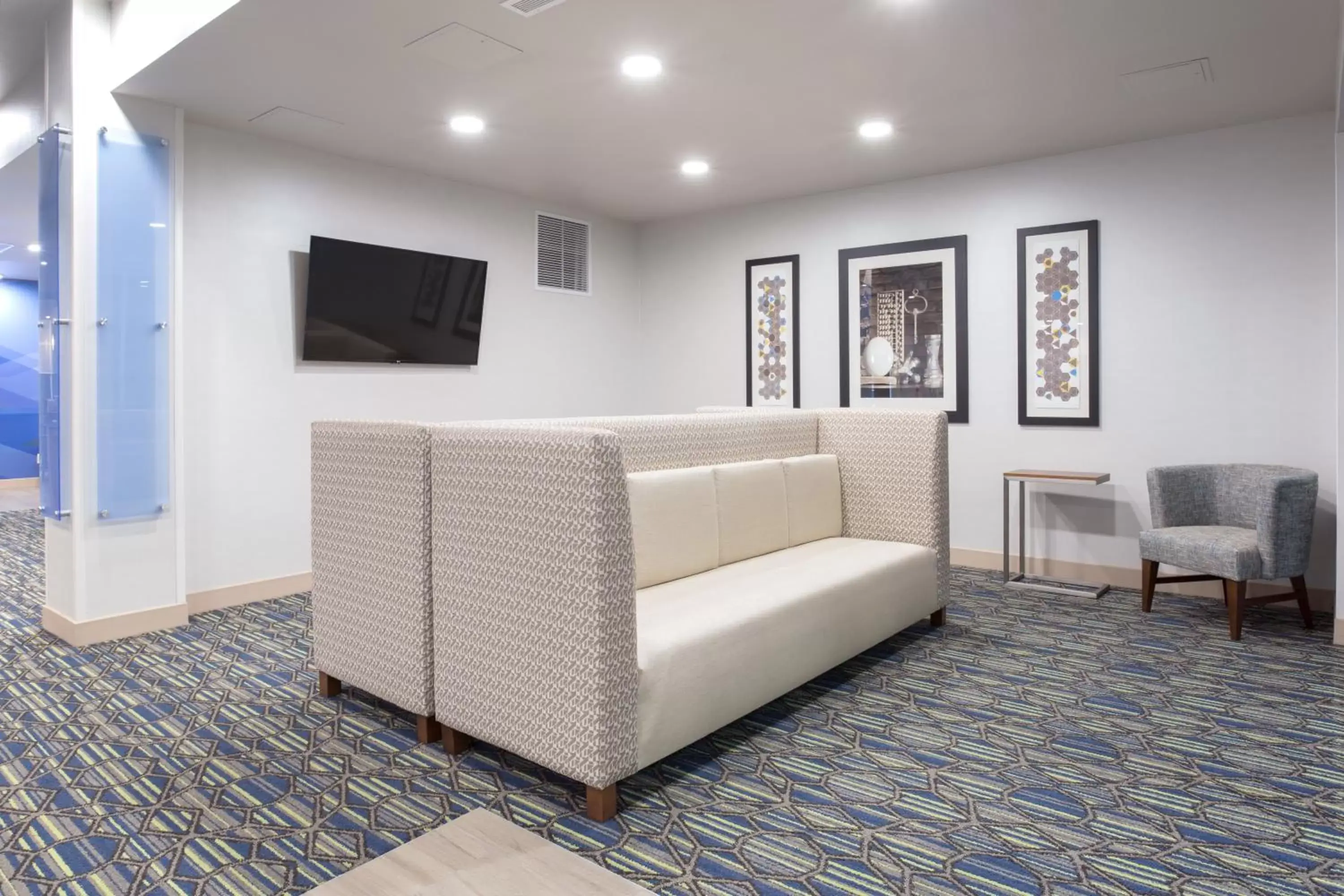 Property building, Seating Area in Holiday Inn Express & Suites Lincoln I - 80, an IHG Hotel