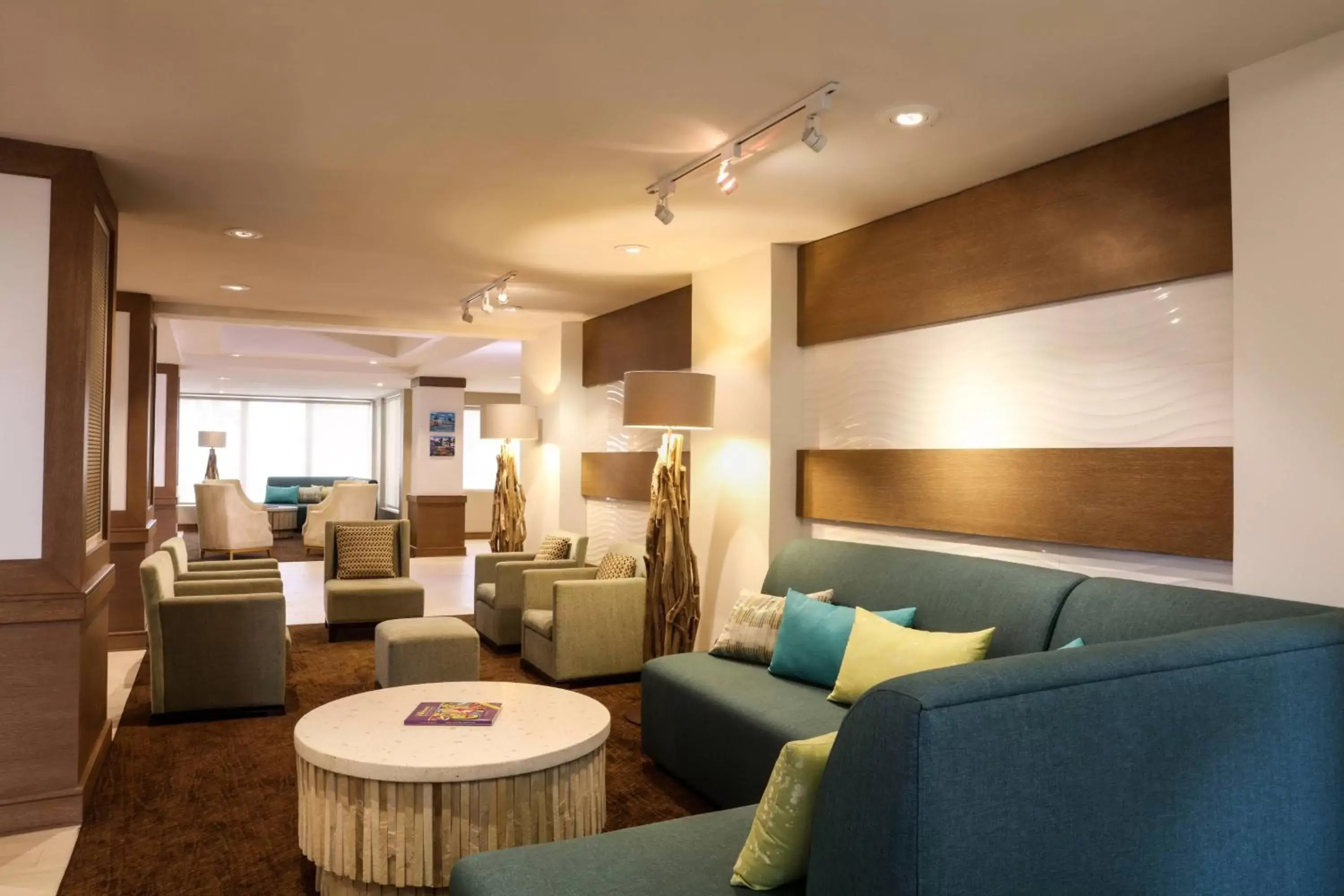 Lobby or reception, Seating Area in Courtyard by Marriott Nassau Downtown/Junkanoo Beach