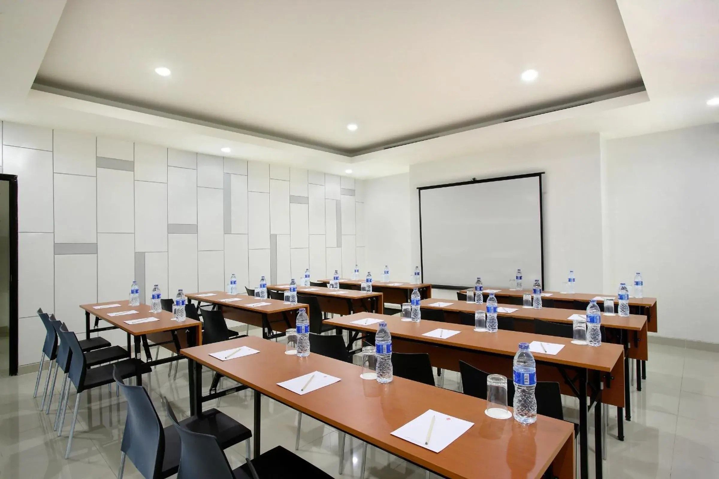 Business facilities in Amaris Hotel Dr. Susilo Grogol