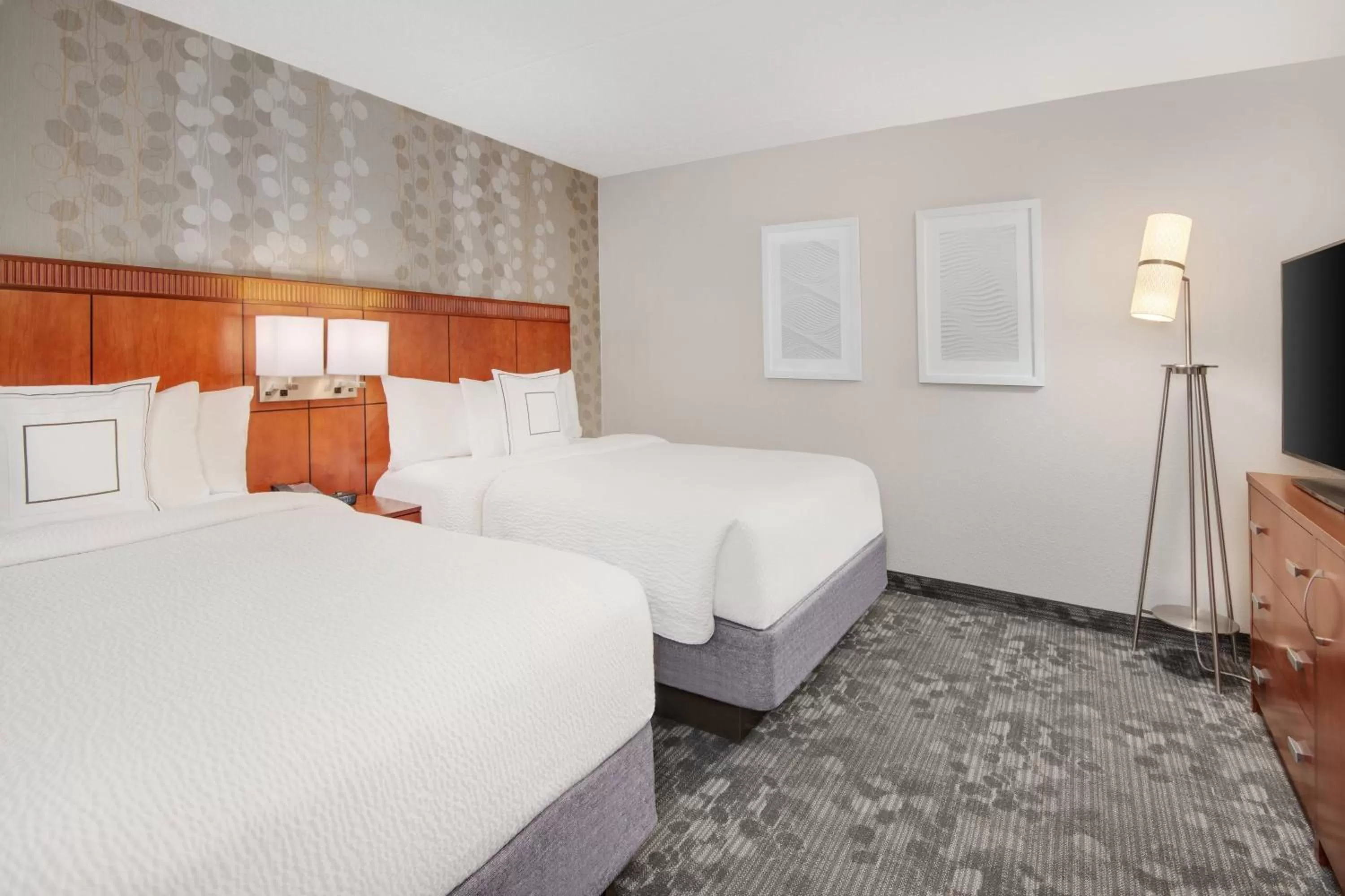 Photo of the whole room, Bed in Courtyard by Marriott Birmingham Homewood