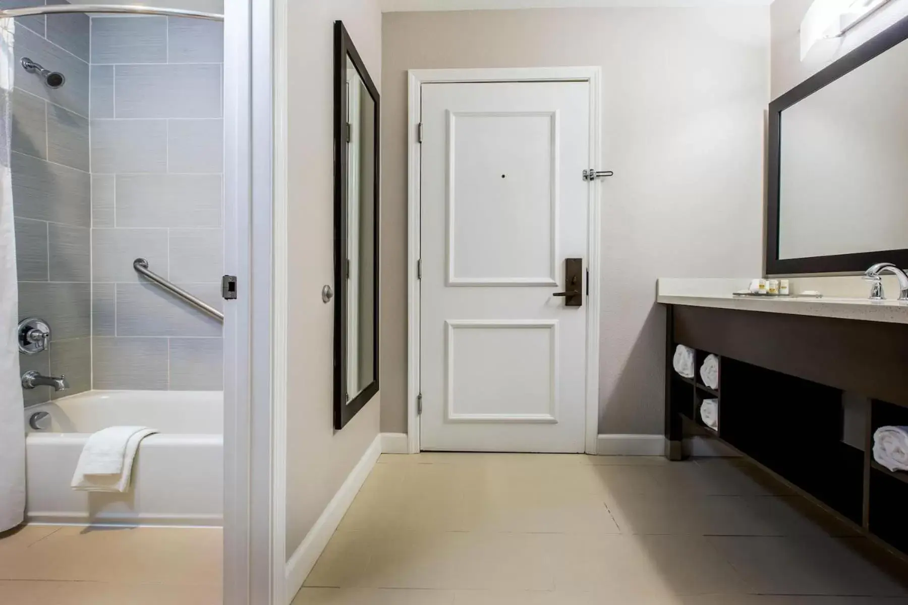 Shower, Bathroom in La Quinta by Wyndham Pomona