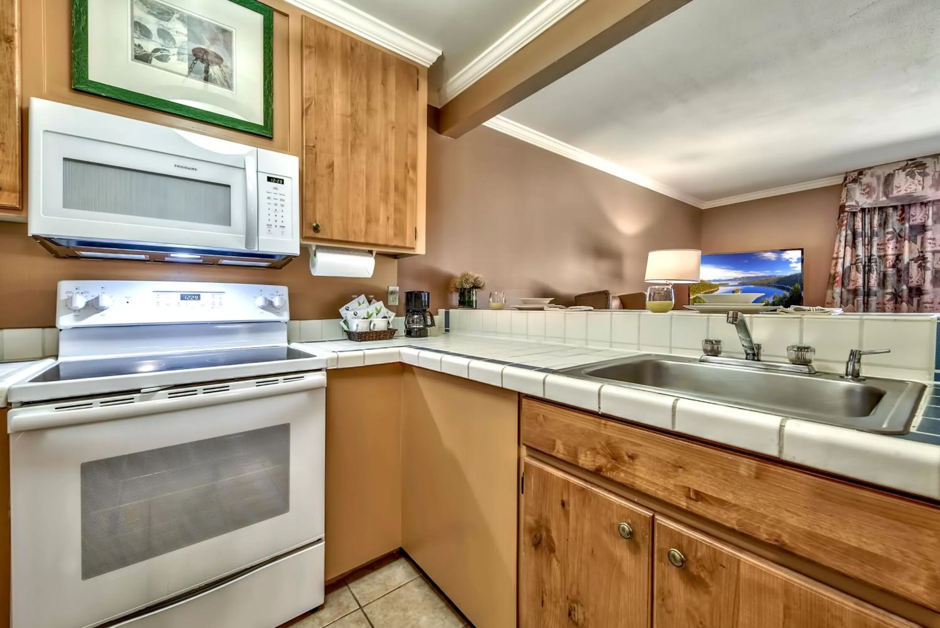 Kitchen or kitchenette, Kitchen/Kitchenette in Forest Suites Resort at the Heavenly Village