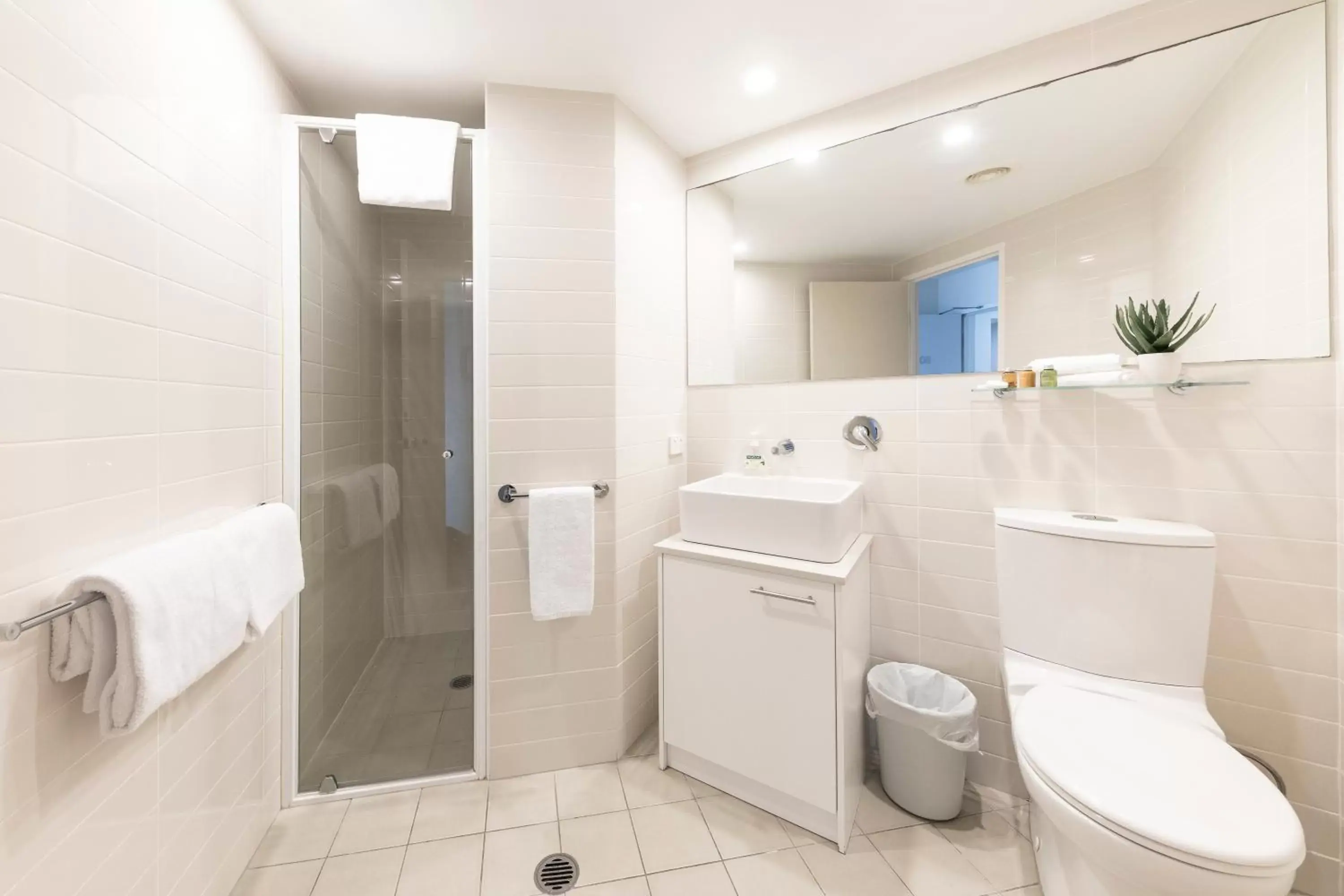 Shower, Bathroom in Sevan Apartments Forster