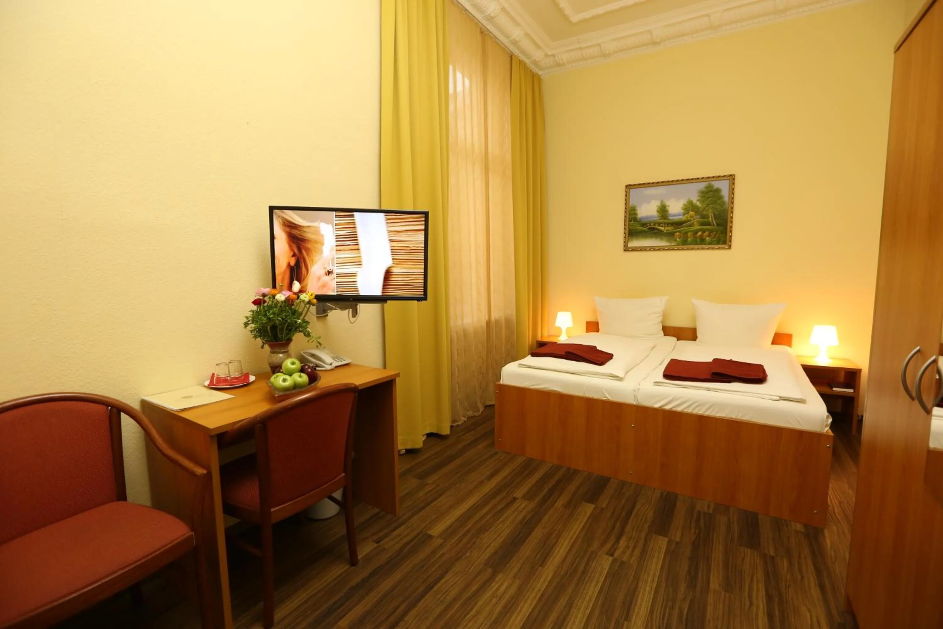 Photo of the whole room, Bed in Hotel AI Königshof