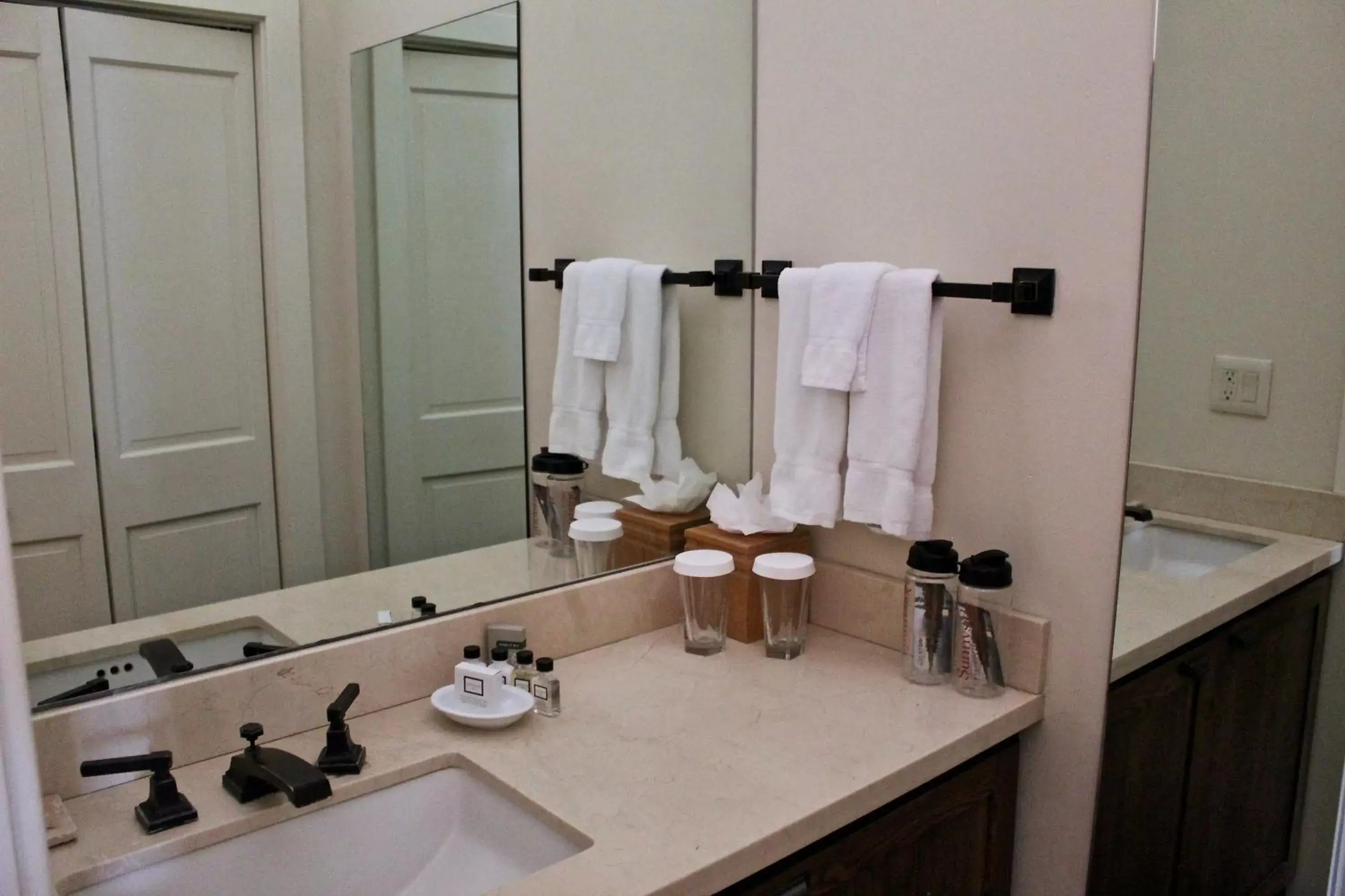 Bathroom in Sunnyside Resort And Lodge