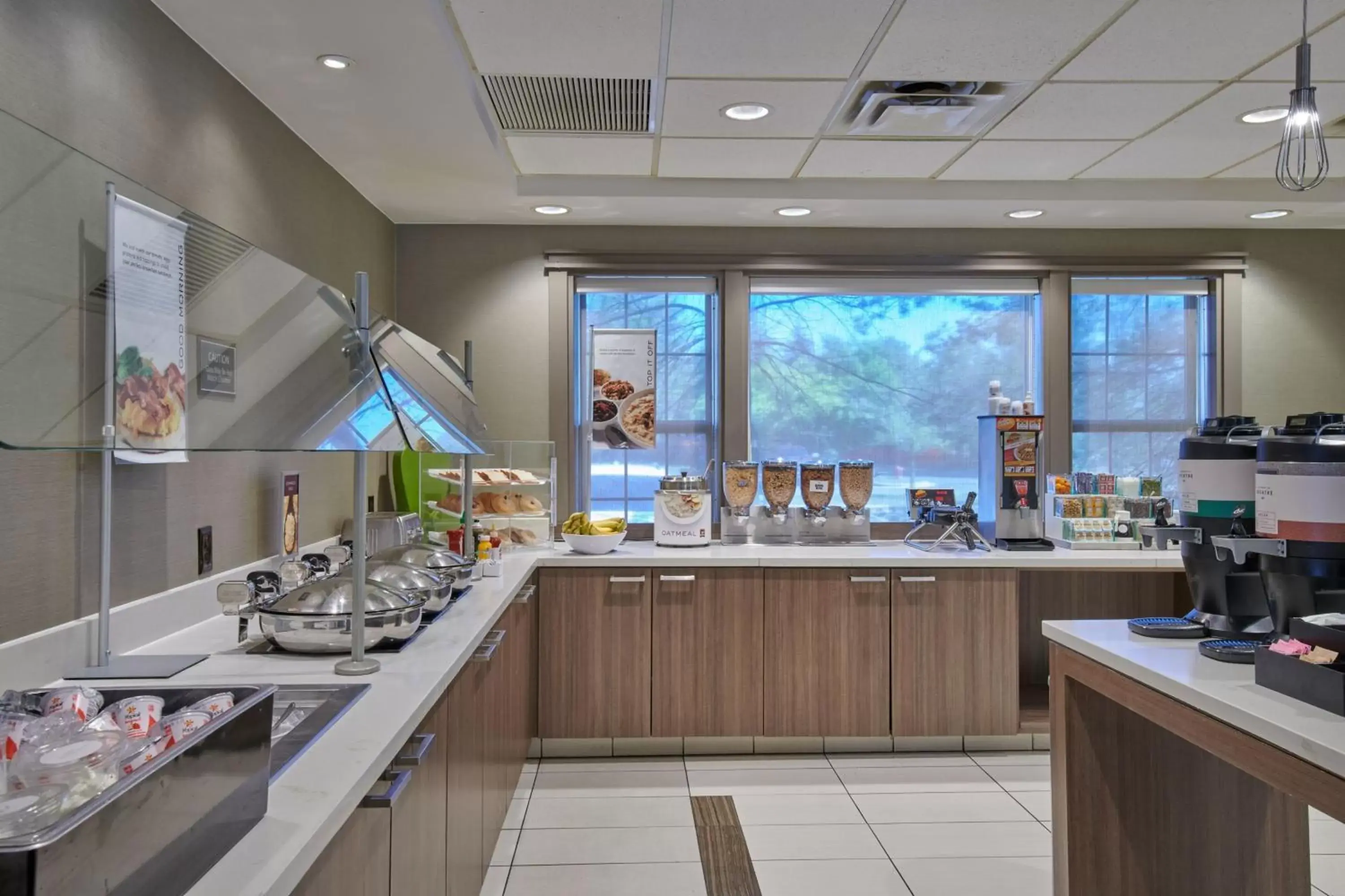 Breakfast, Kitchen/Kitchenette in Residence Inn by Marriott Detroit / Novi