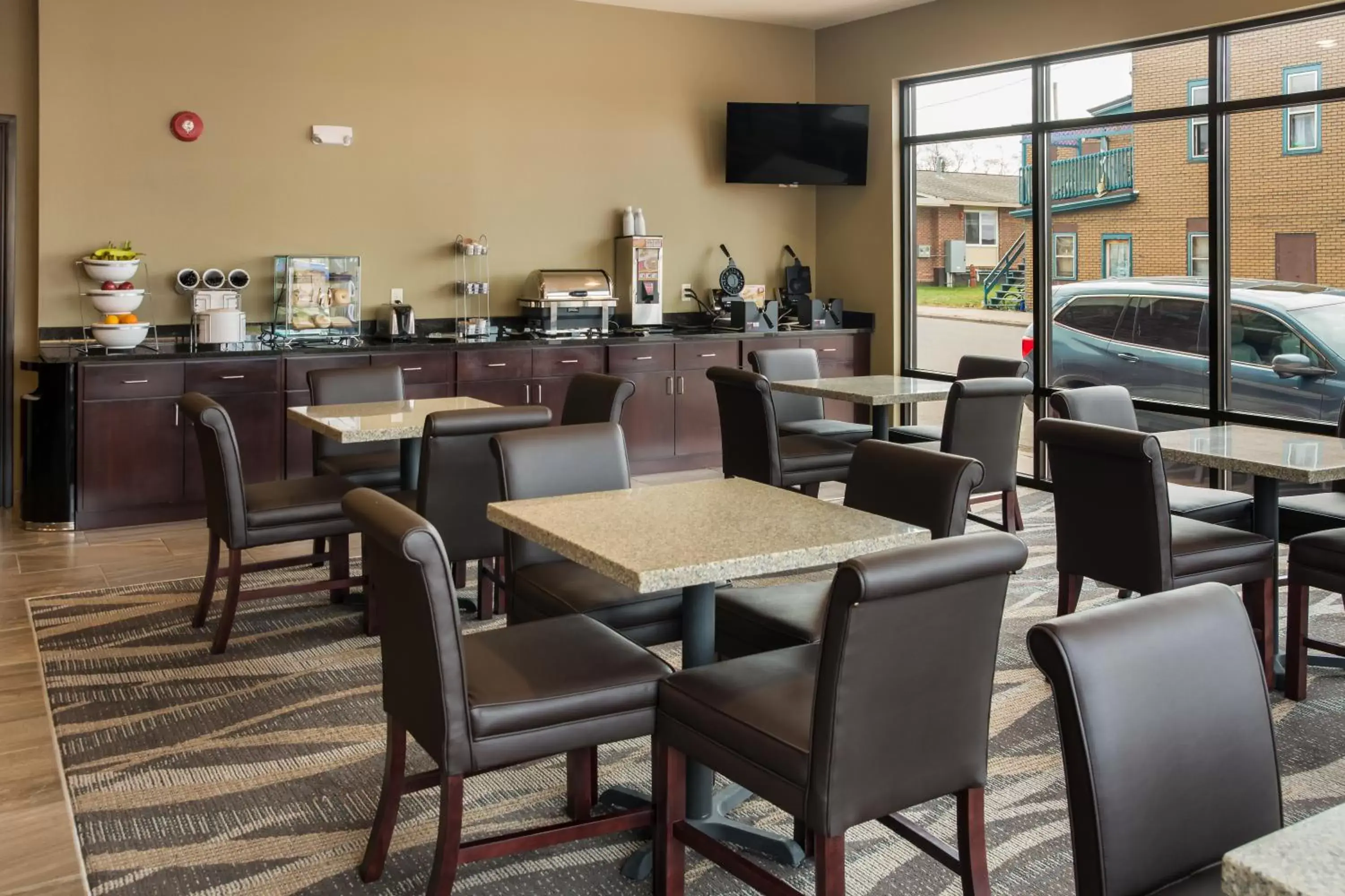 Breakfast, Restaurant/Places to Eat in Cobblestone Inn and Suites - Ashland