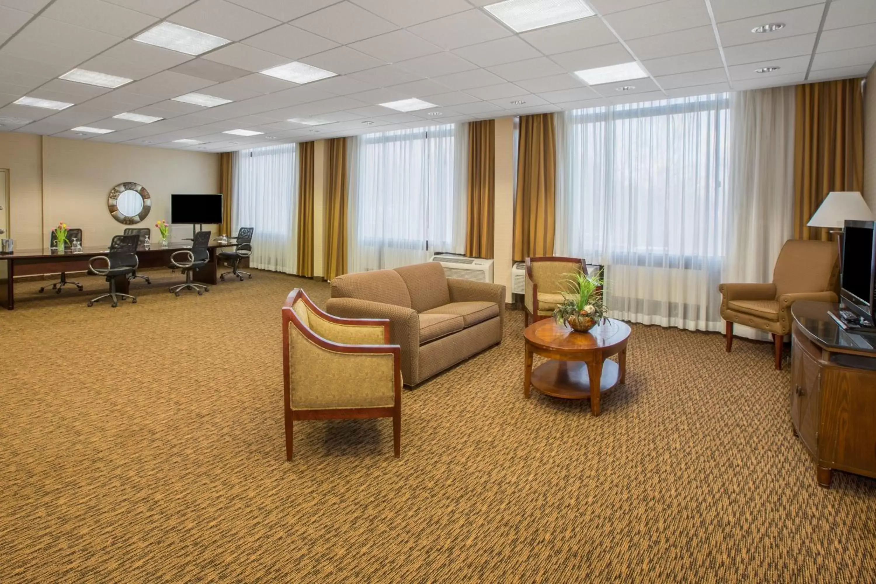 Meeting/conference room in Crowne Plaza Cleveland Airport, an IHG Hotel