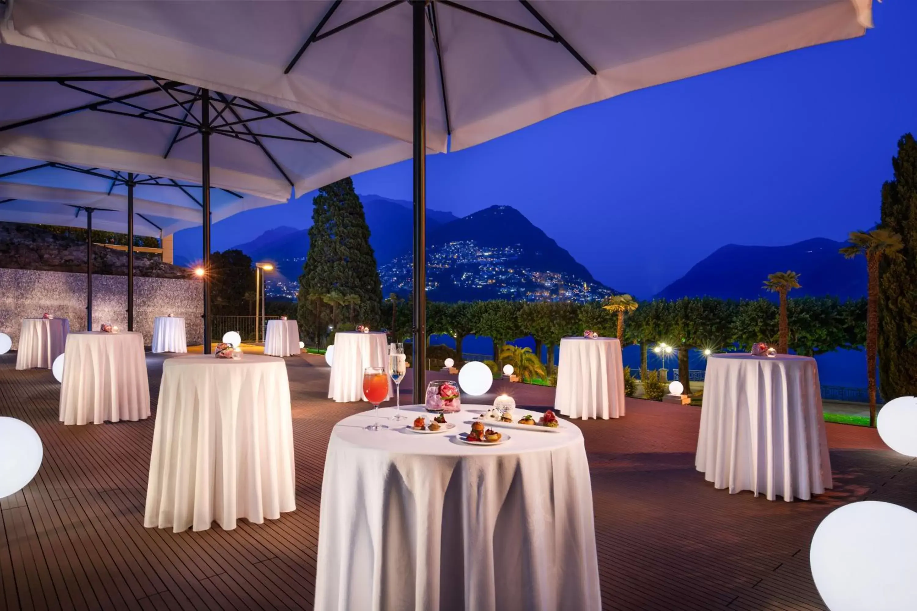 Balcony/Terrace, Banquet Facilities in Hotel Splendide Royal