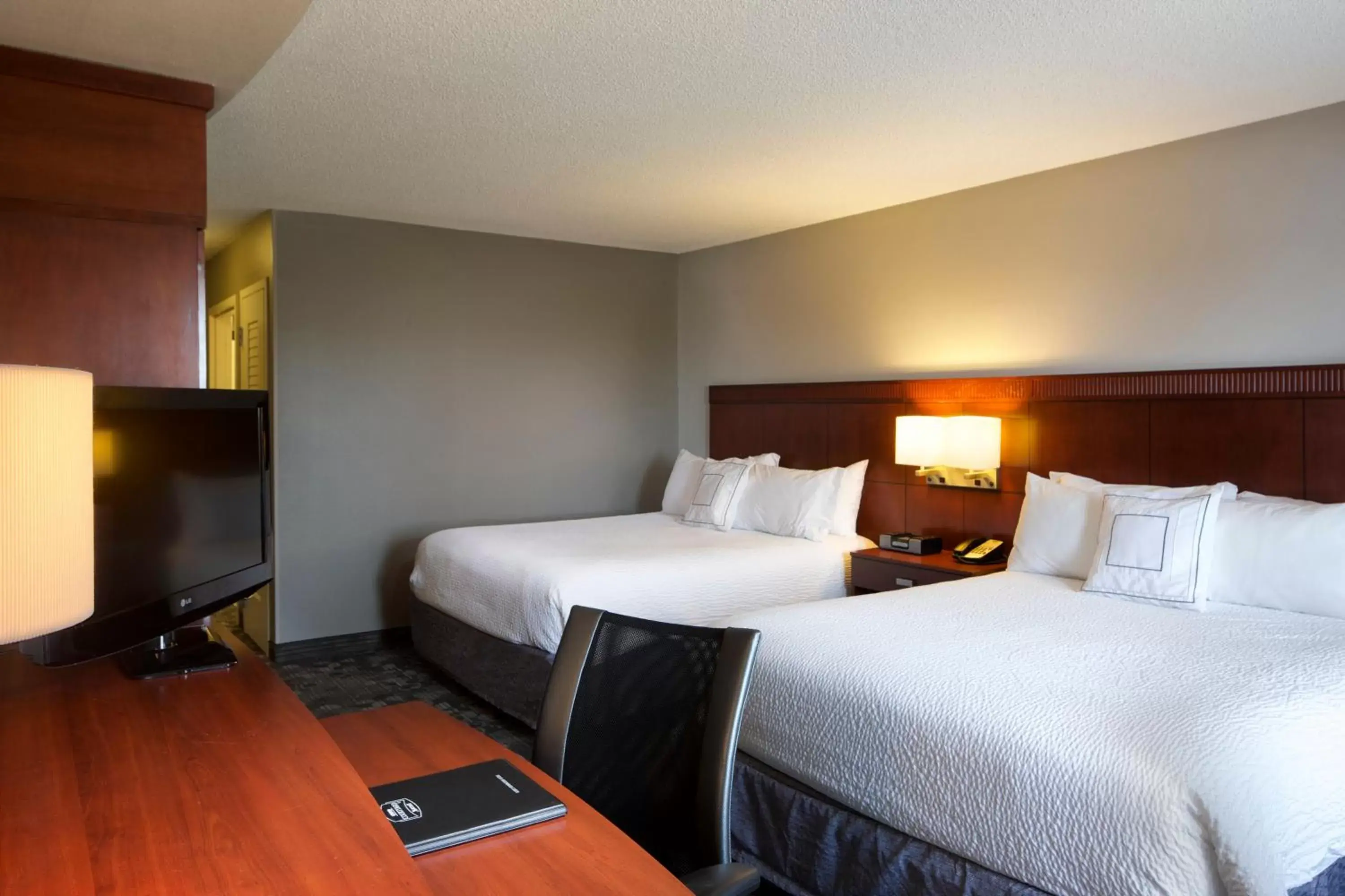 Photo of the whole room, Bed in Courtyard by Marriott Corpus Christi