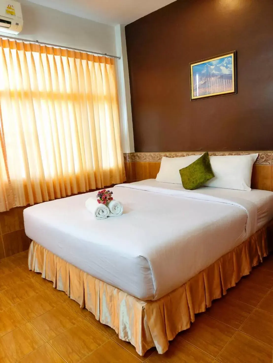 Bedroom, Bed in Suriwong Chumphon Hotel Bedroom, Bed in Suriwong Chumphon Hotel