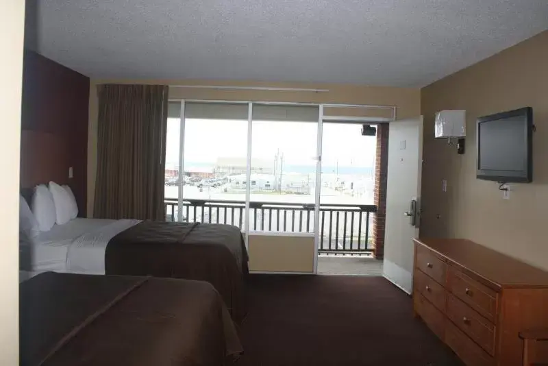 Bedroom, Bed in Oceanview Inn - Emerald Isle Bedroom, Bed in Oceanview Inn - Emerald Isle