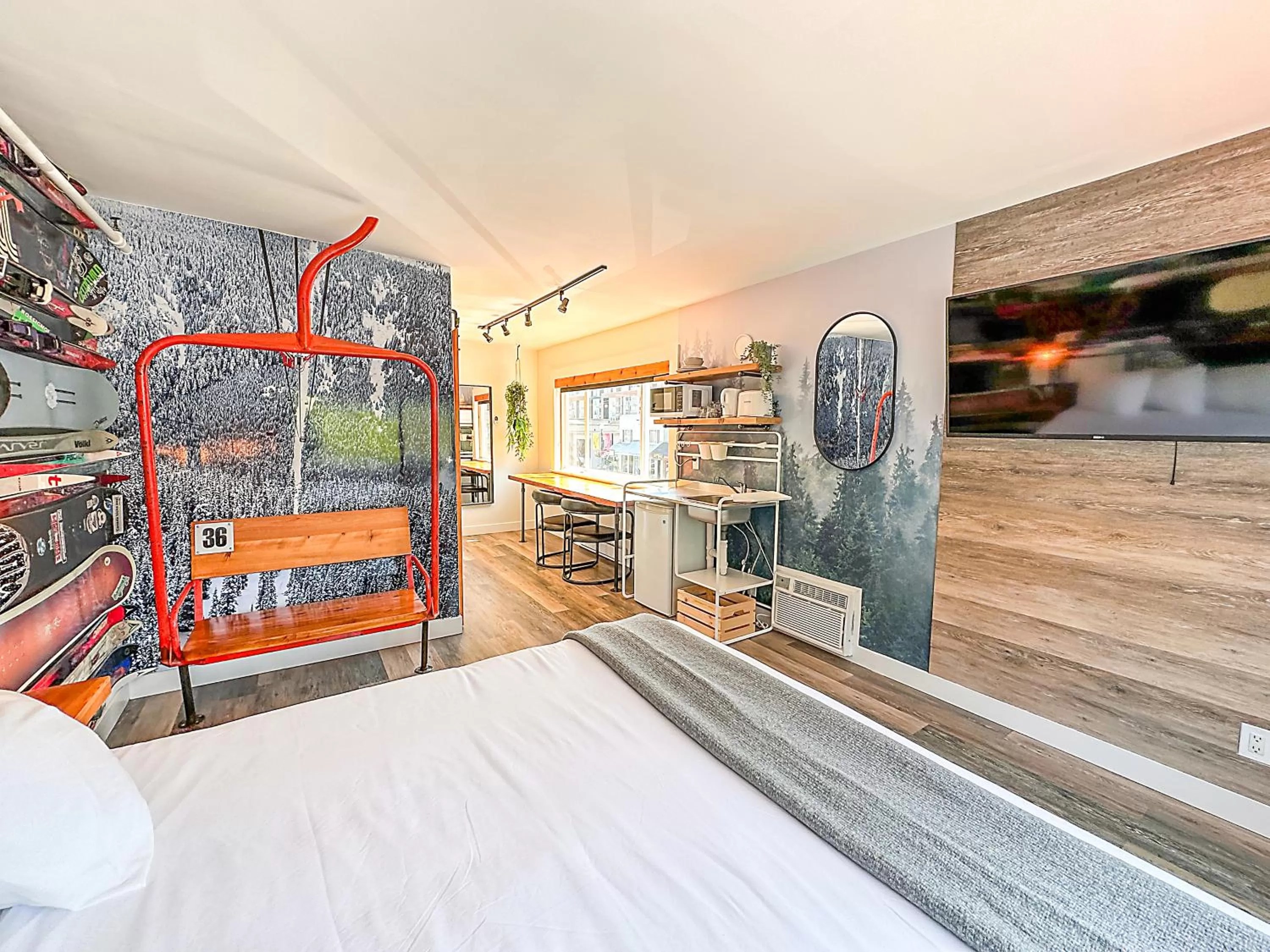 Kitchen or kitchenette, Bed in Crash Hotel Squamish