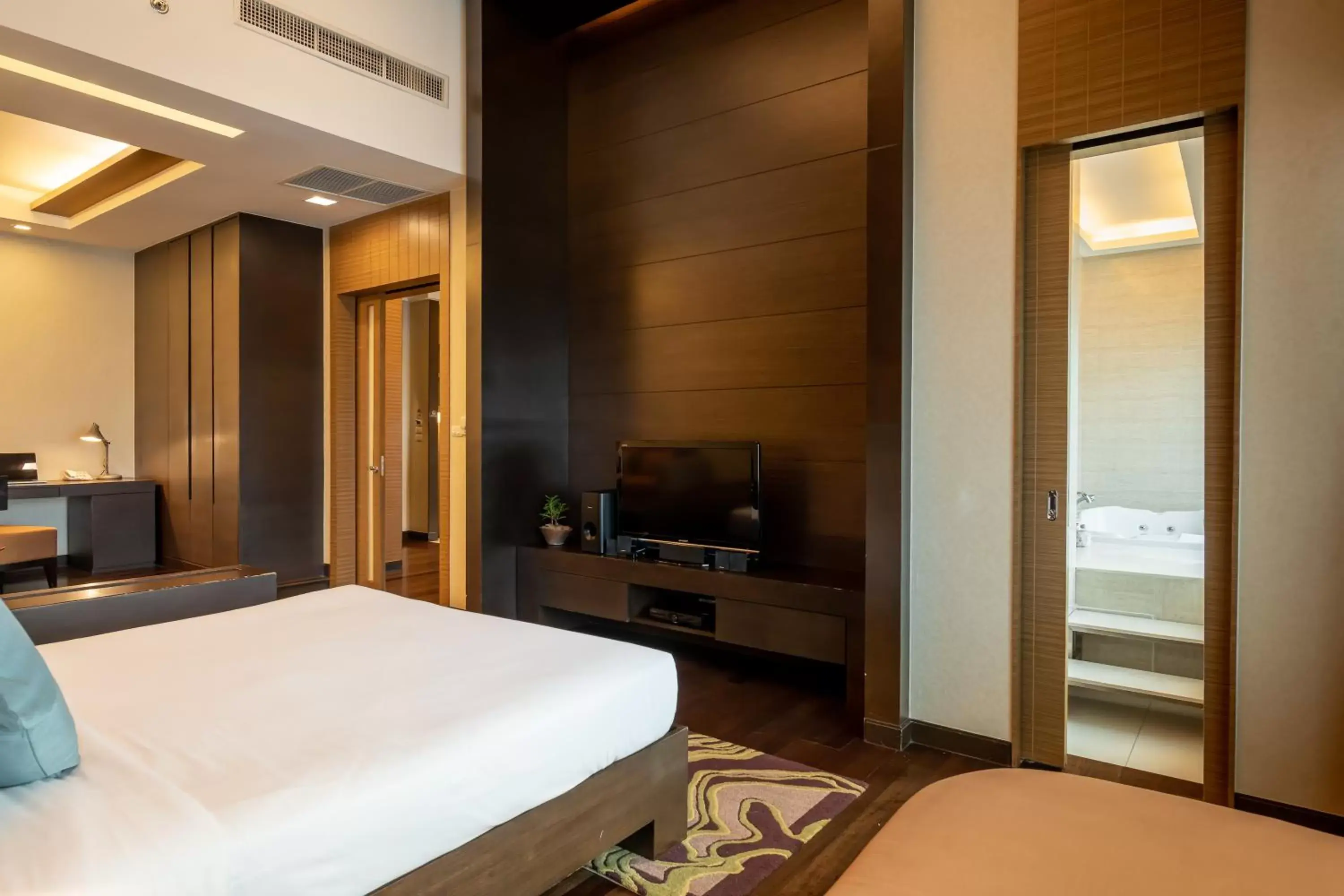 Bed in Jasmine Resort Bangkok