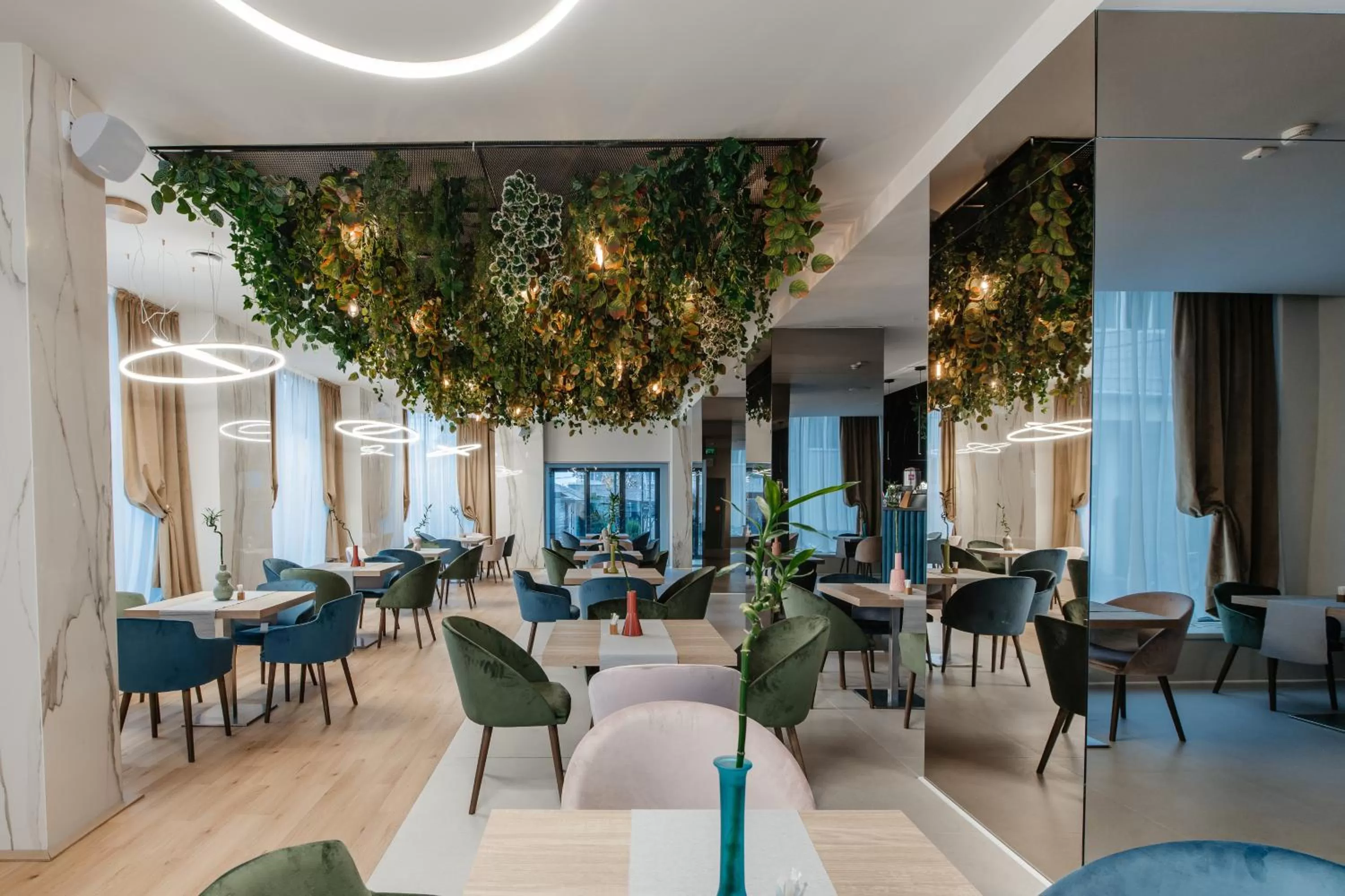 Restaurant/places to eat in Hotel Clipa