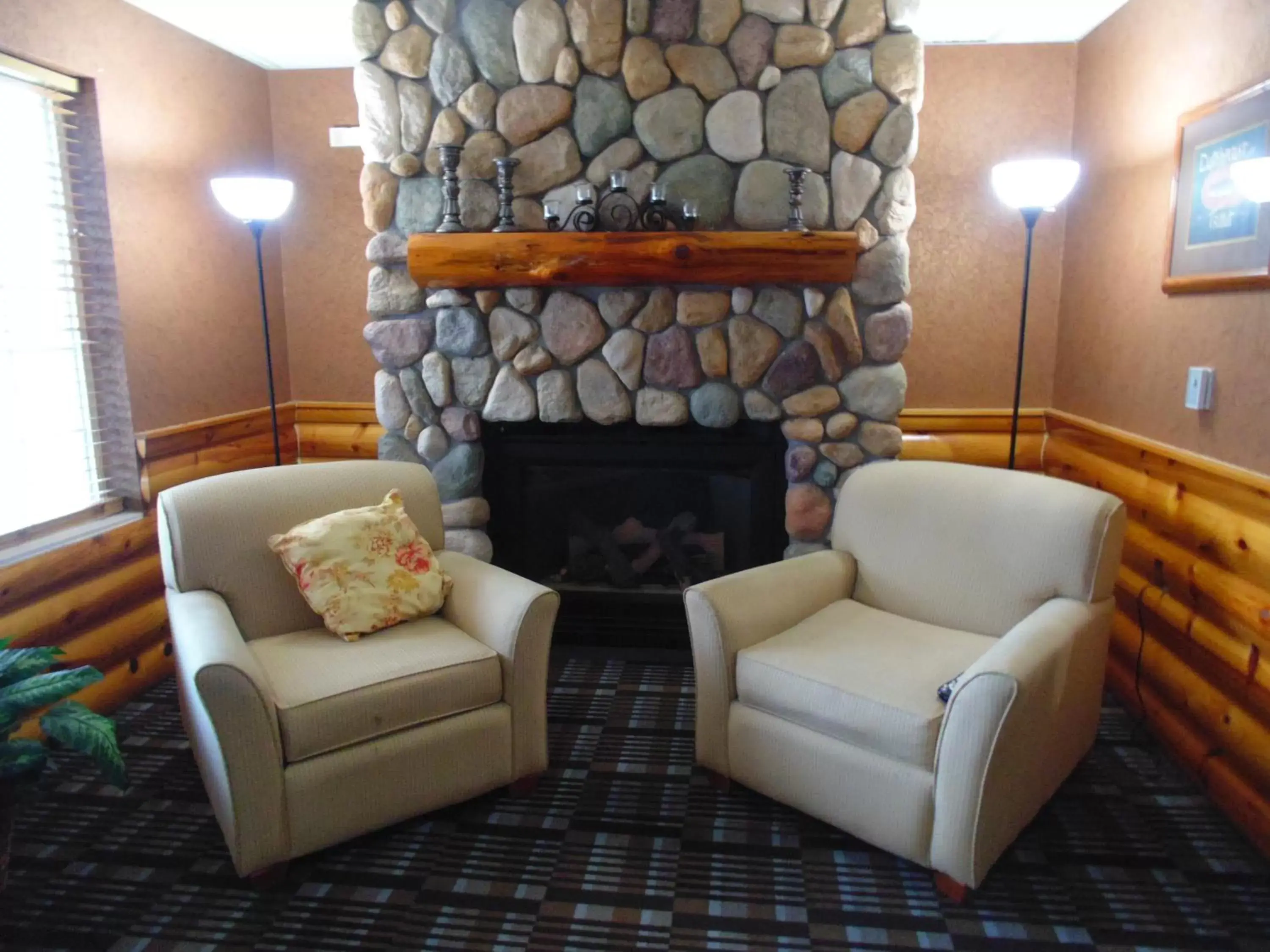 Seating Area in American Inn and Suites Houghton Lake