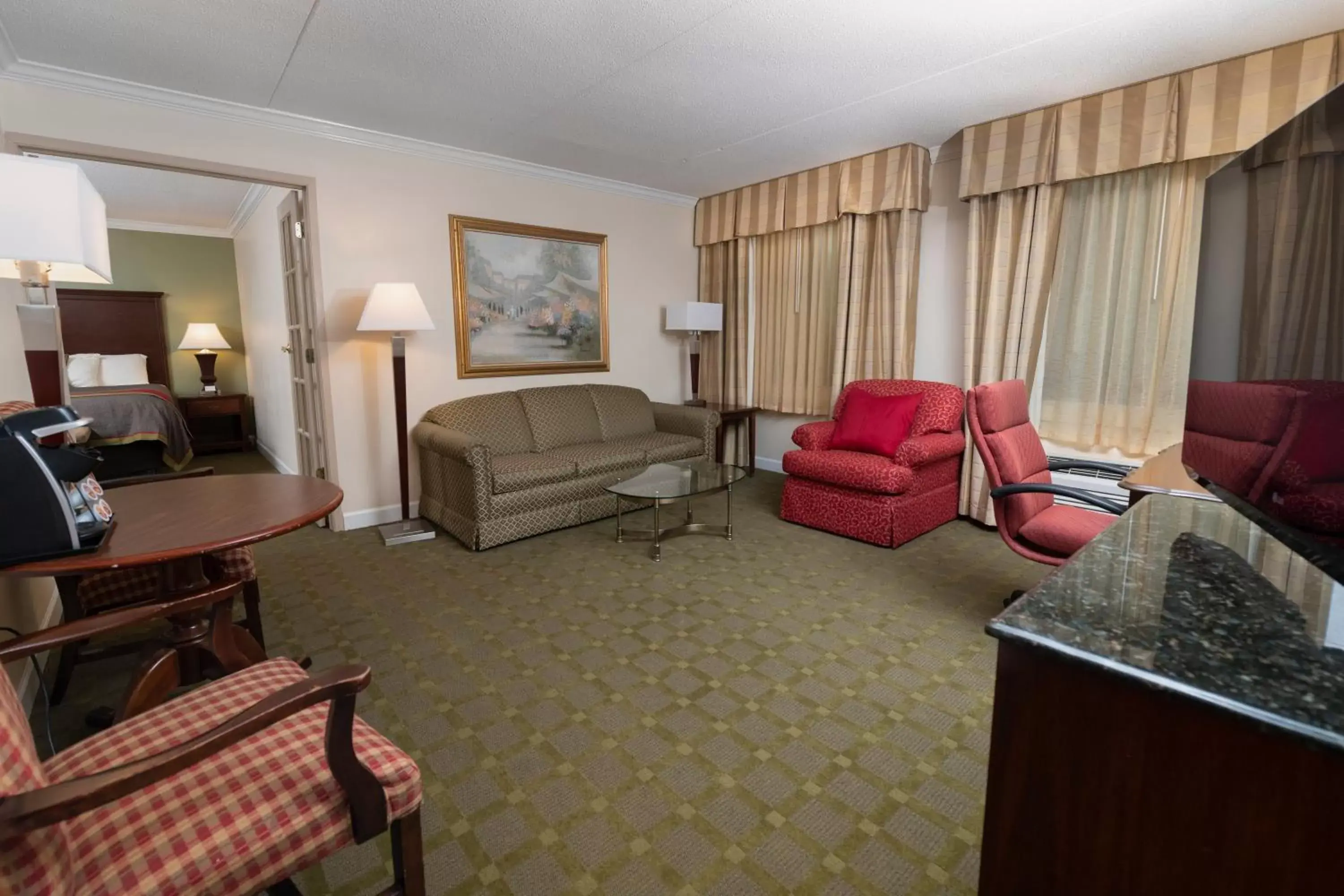 Bed, Seating Area in Best Western Plus White Bear Country Inn