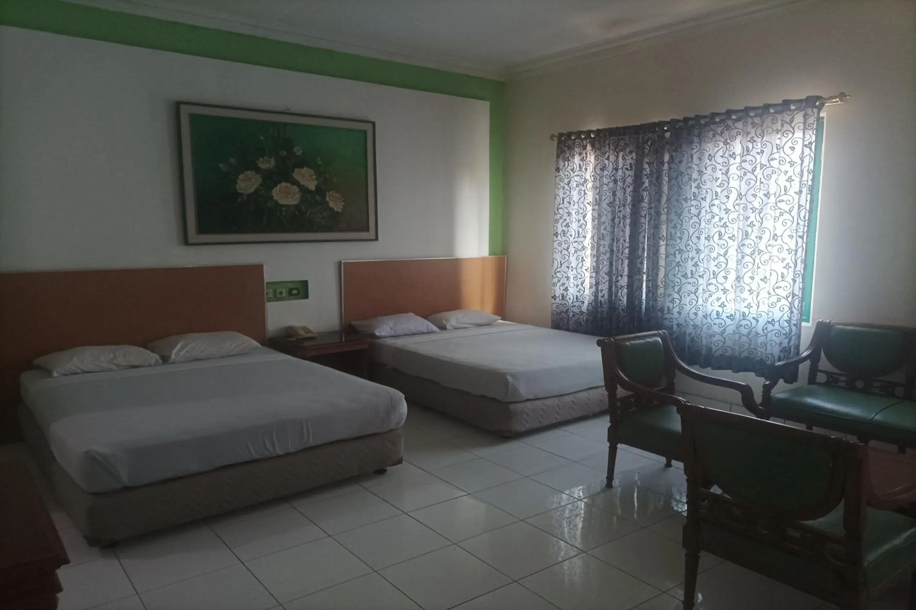 Photo of the whole room, Bed in RedDoorz Plus near Alun Alun Kejaksan Cirebon