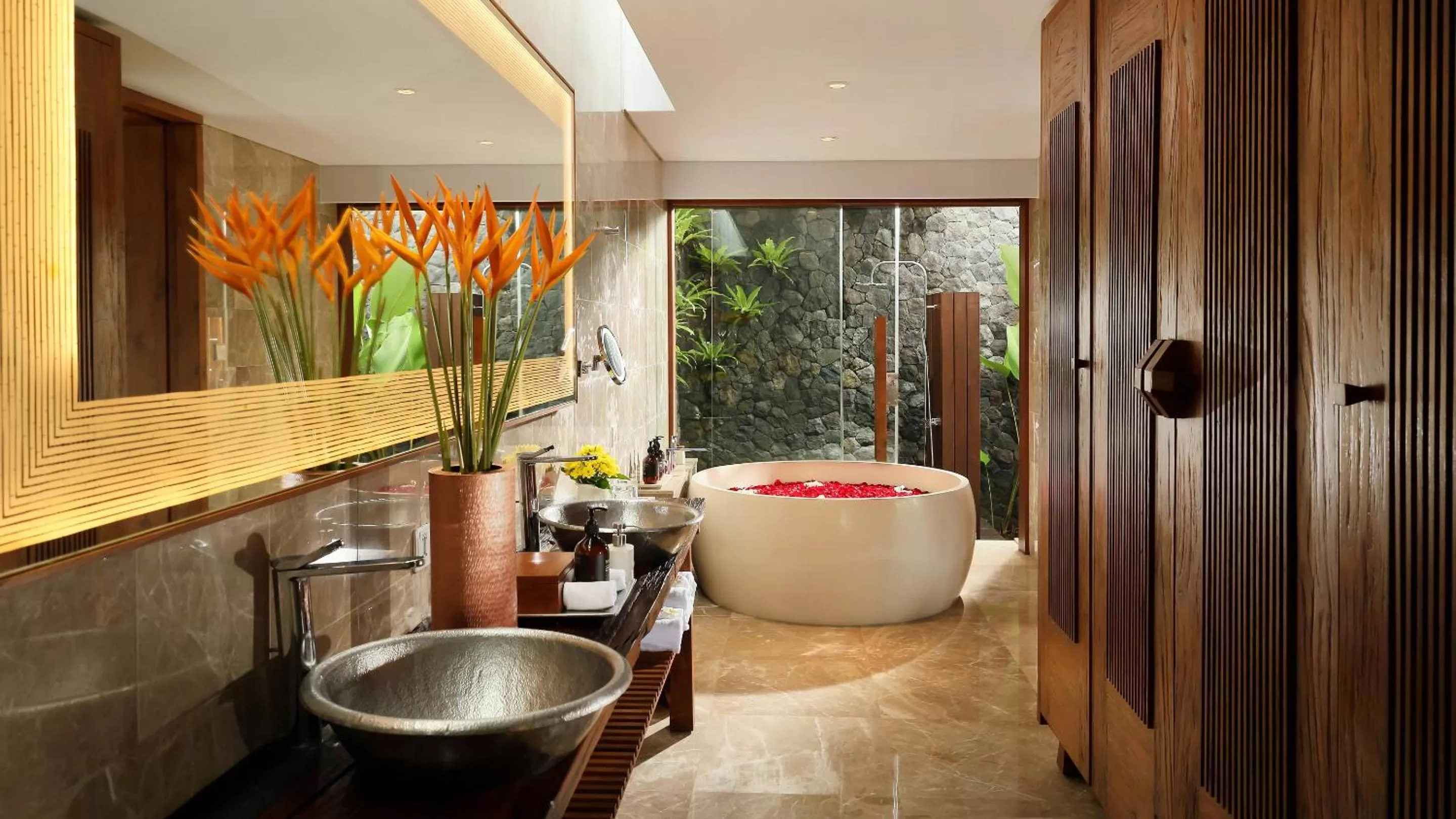 Shower in Maya Ubud Resort & Spa