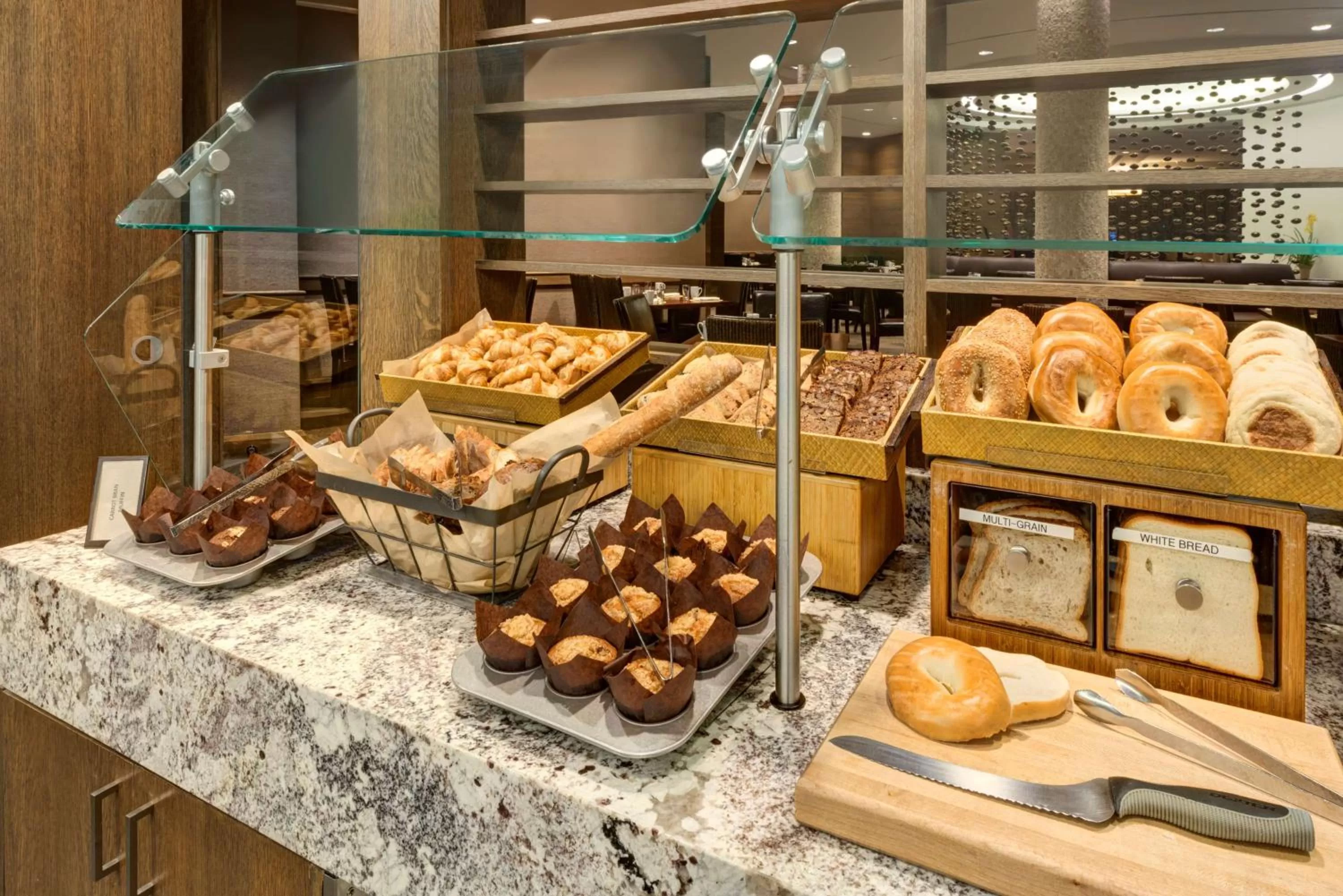 Dining area in Hilton Houston Post Oak by the Galleria