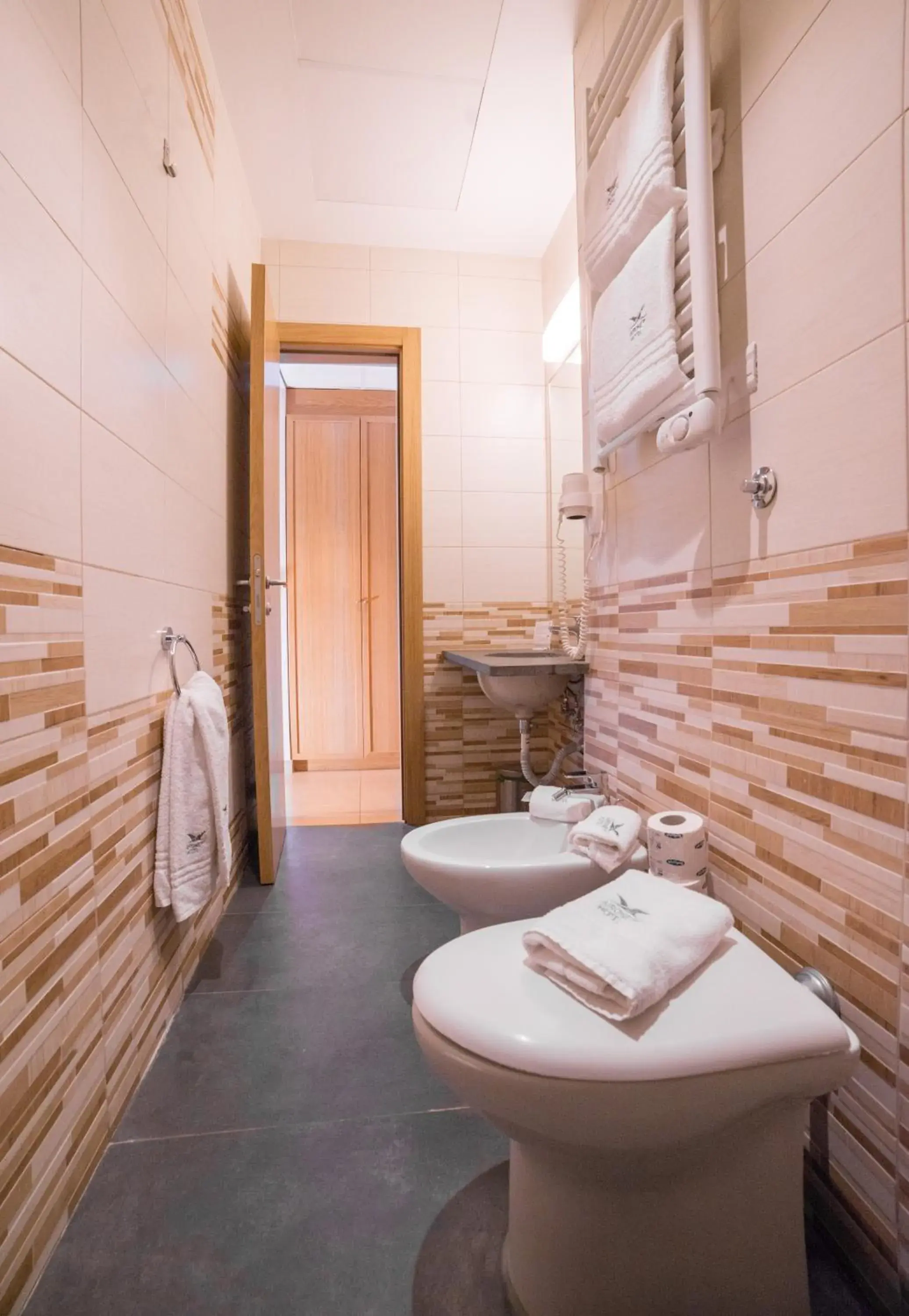 Bathroom in Airone Hotel