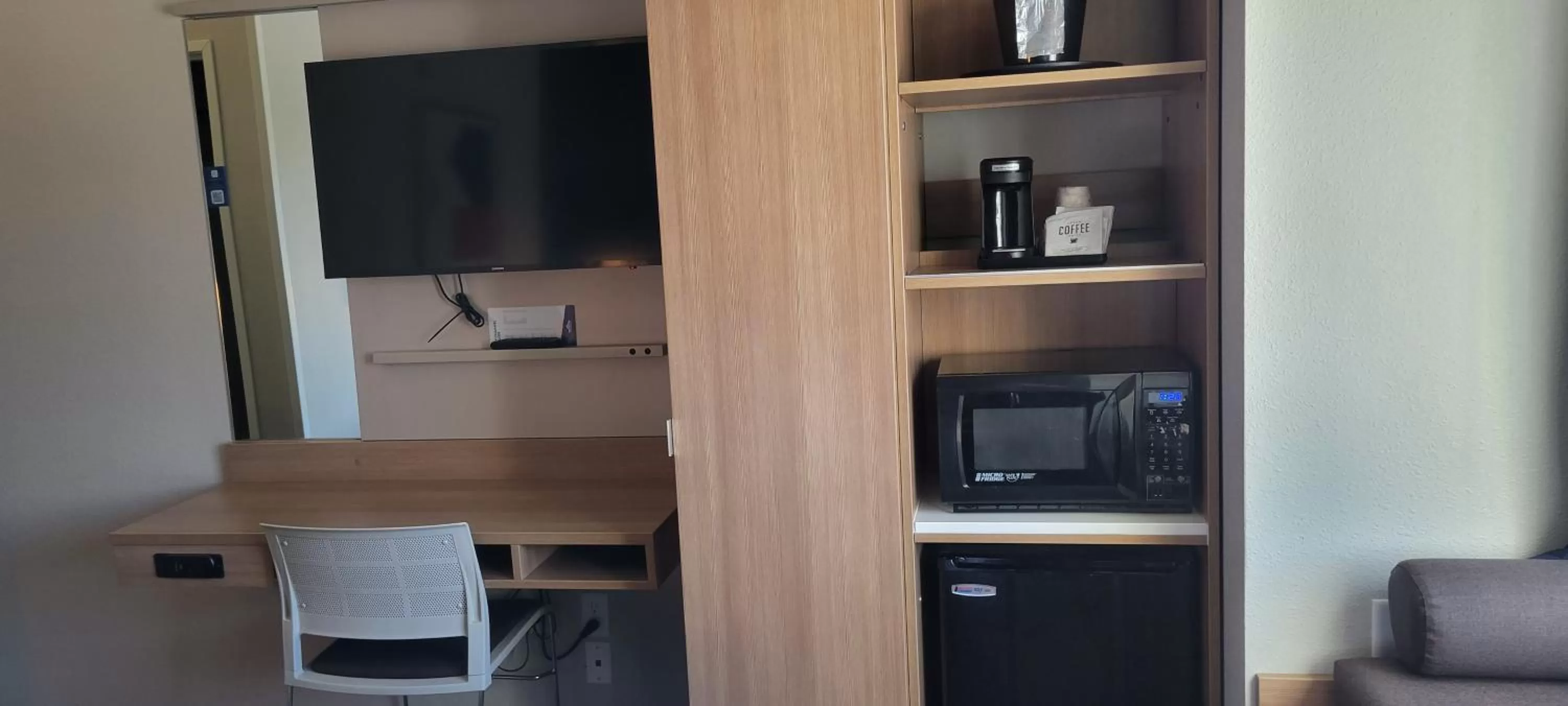 Coffee/tea facilities in Microtel Inn & Suites by Wyndham Fountain Fort Carson