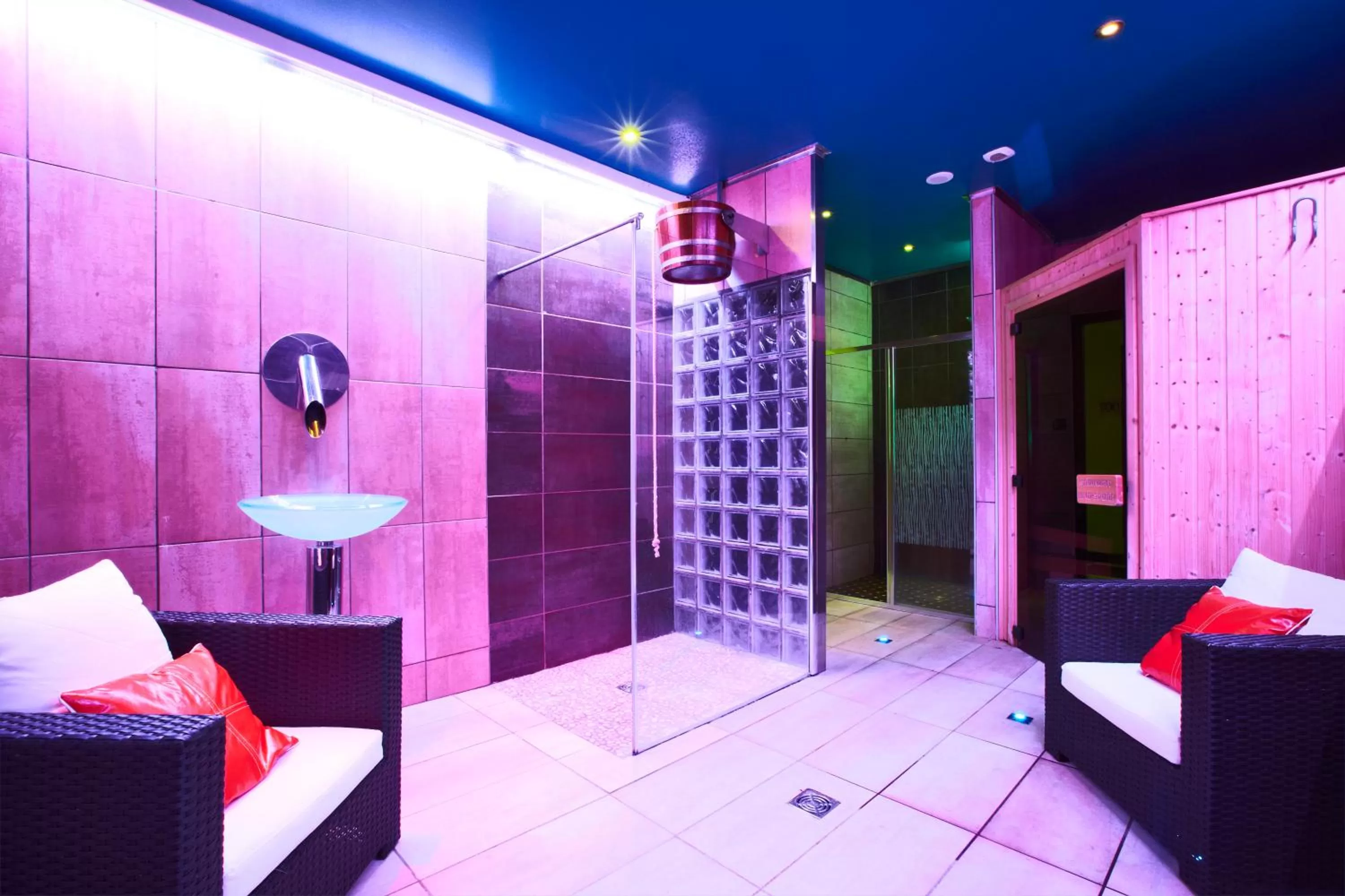 Spa and wellness centre/facilities, Bed in Enzo Hotels Reims Tinqueux by Kyriad Direct