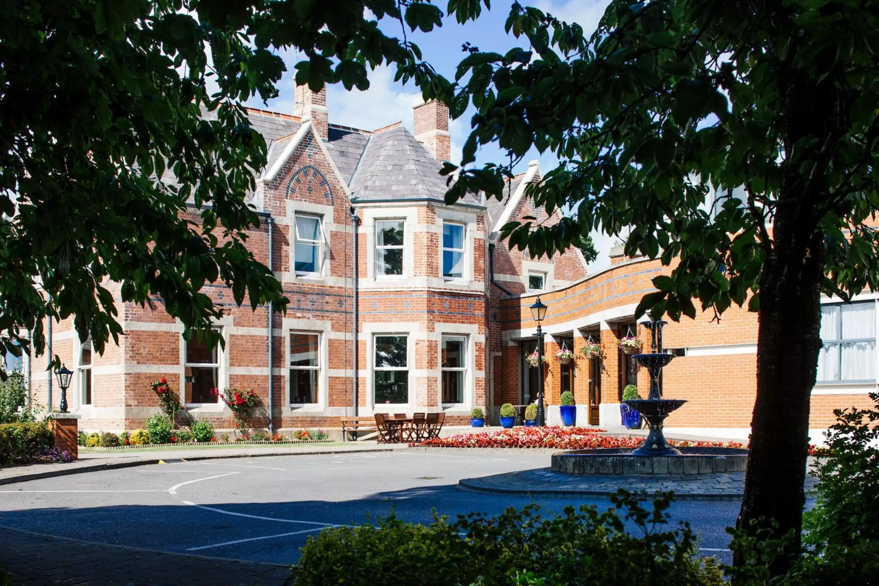 Property Building in Brandon House Hotel