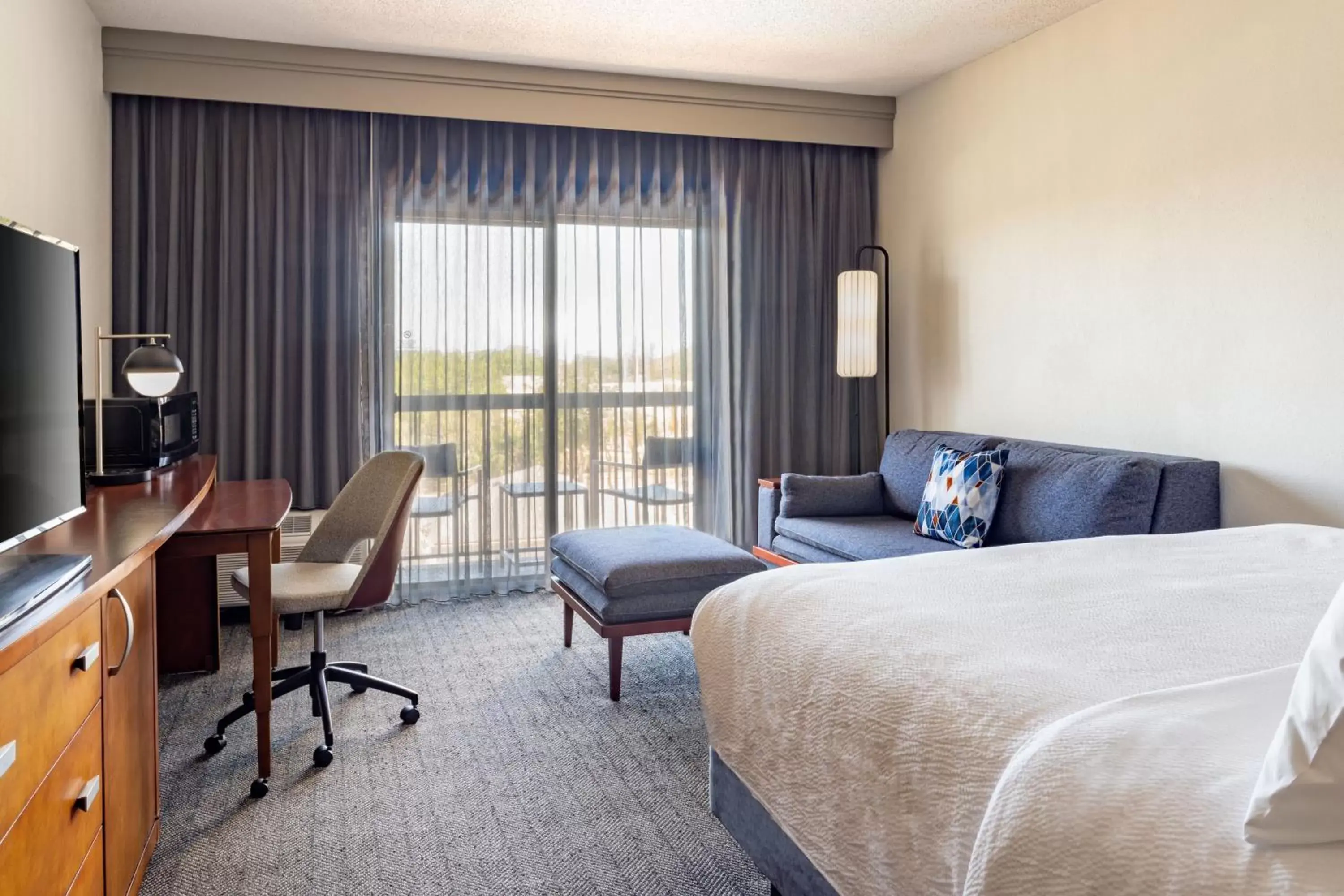 Photo of the whole room, Bed in Courtyard Tampa Westshore/Airport