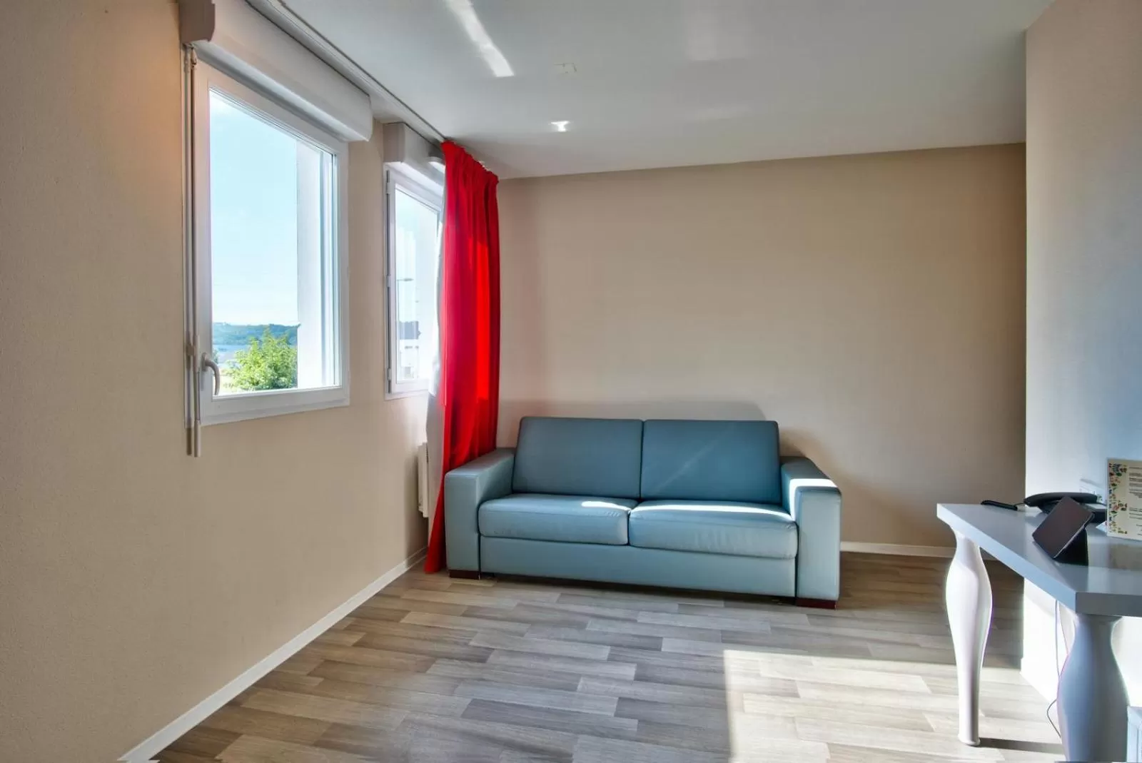 Seating area in Adonis Hotel Bayonne