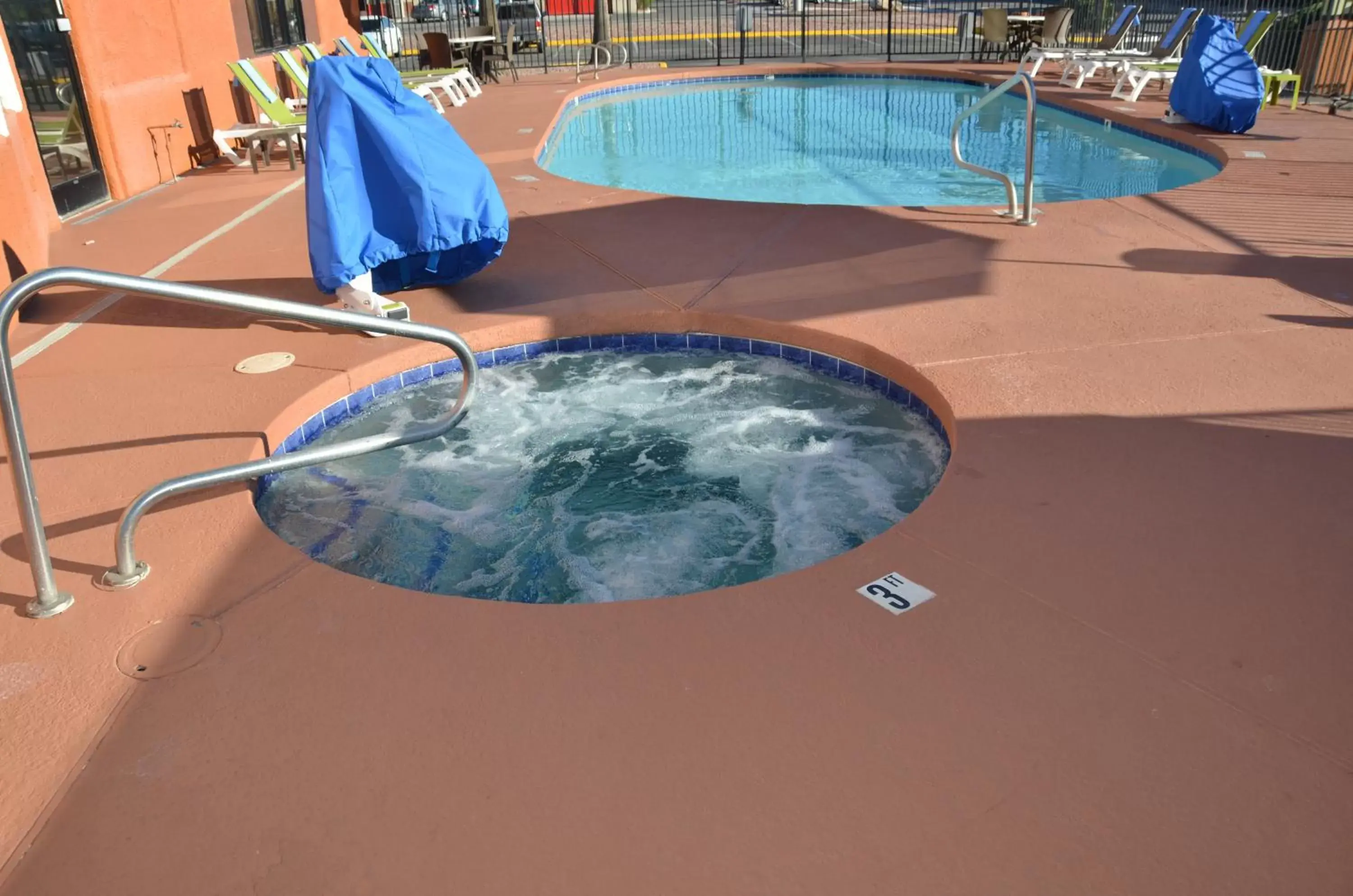 Pool view, Swimming Pool in Days Inn & Suites by Wyndham Tucson/Marana