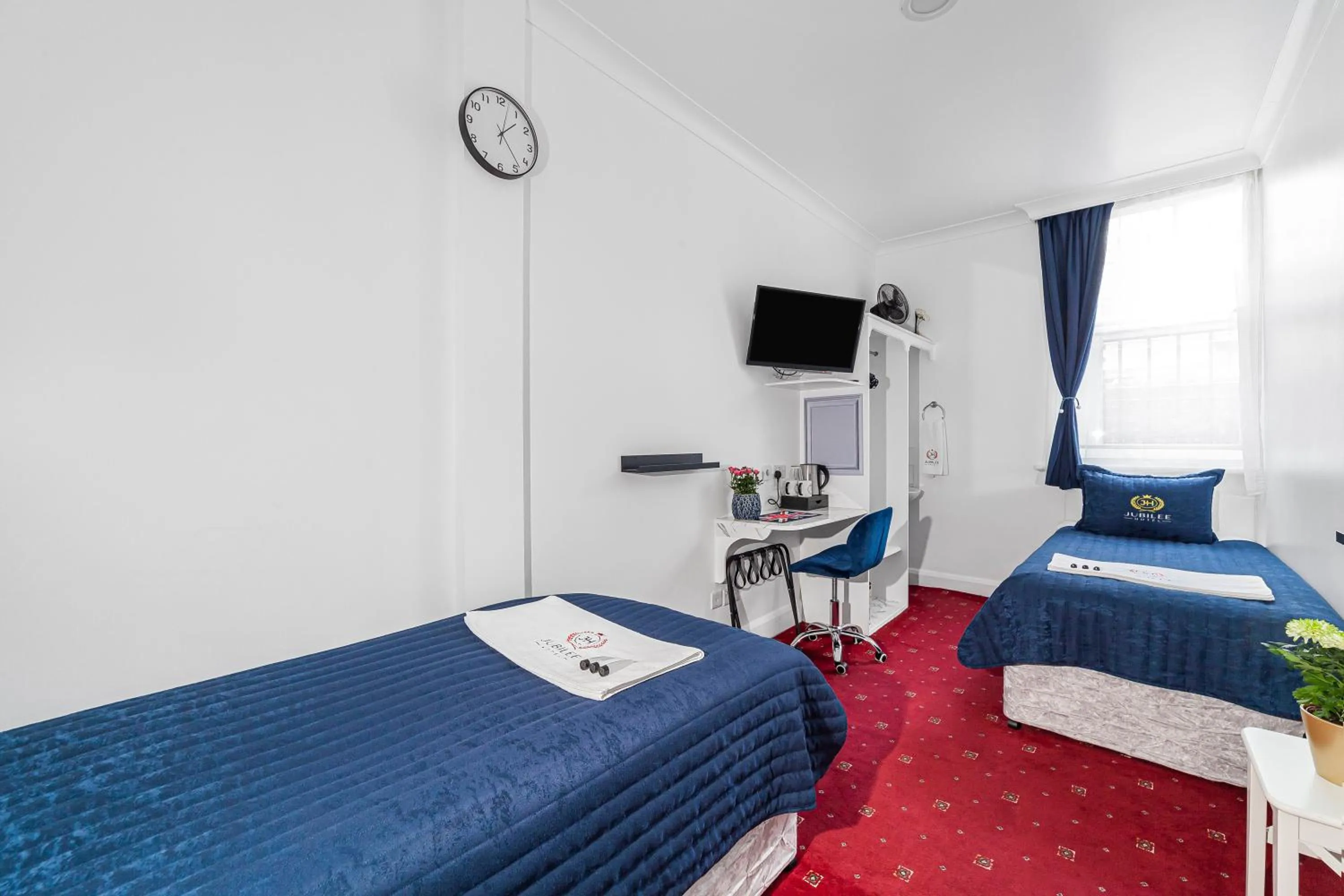 Standard Twin Room with Shared Bathroom in Jubilee Hotel Victoria