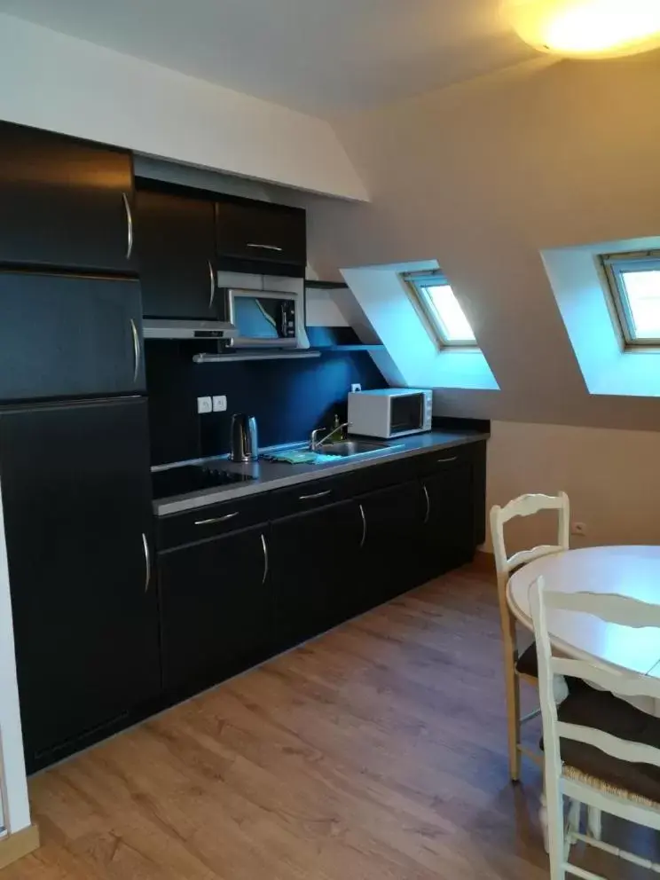 Kitchen/Kitchenette in Tulip Inn Honfleur Residence & Spa