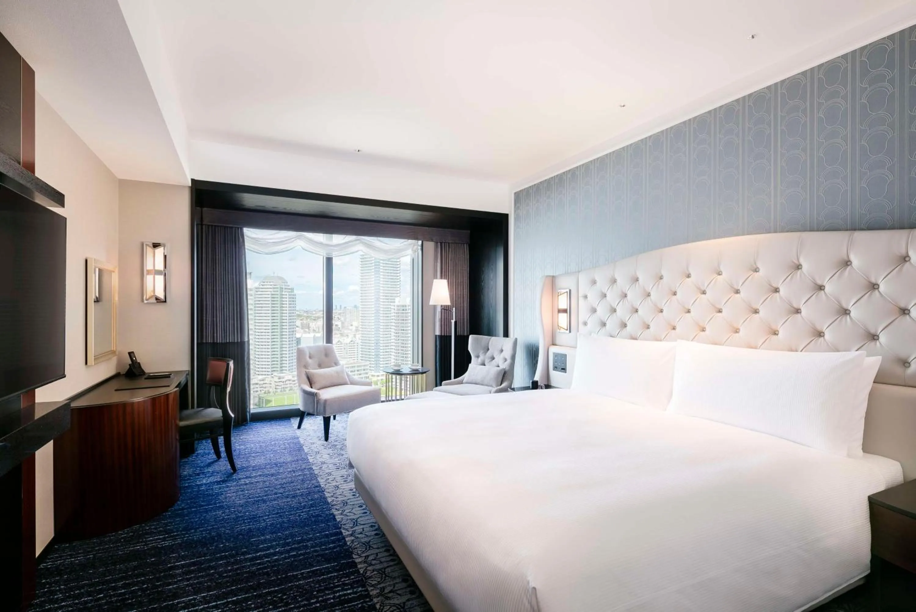 Photo of the whole room, Bed in Hilton Yokohama