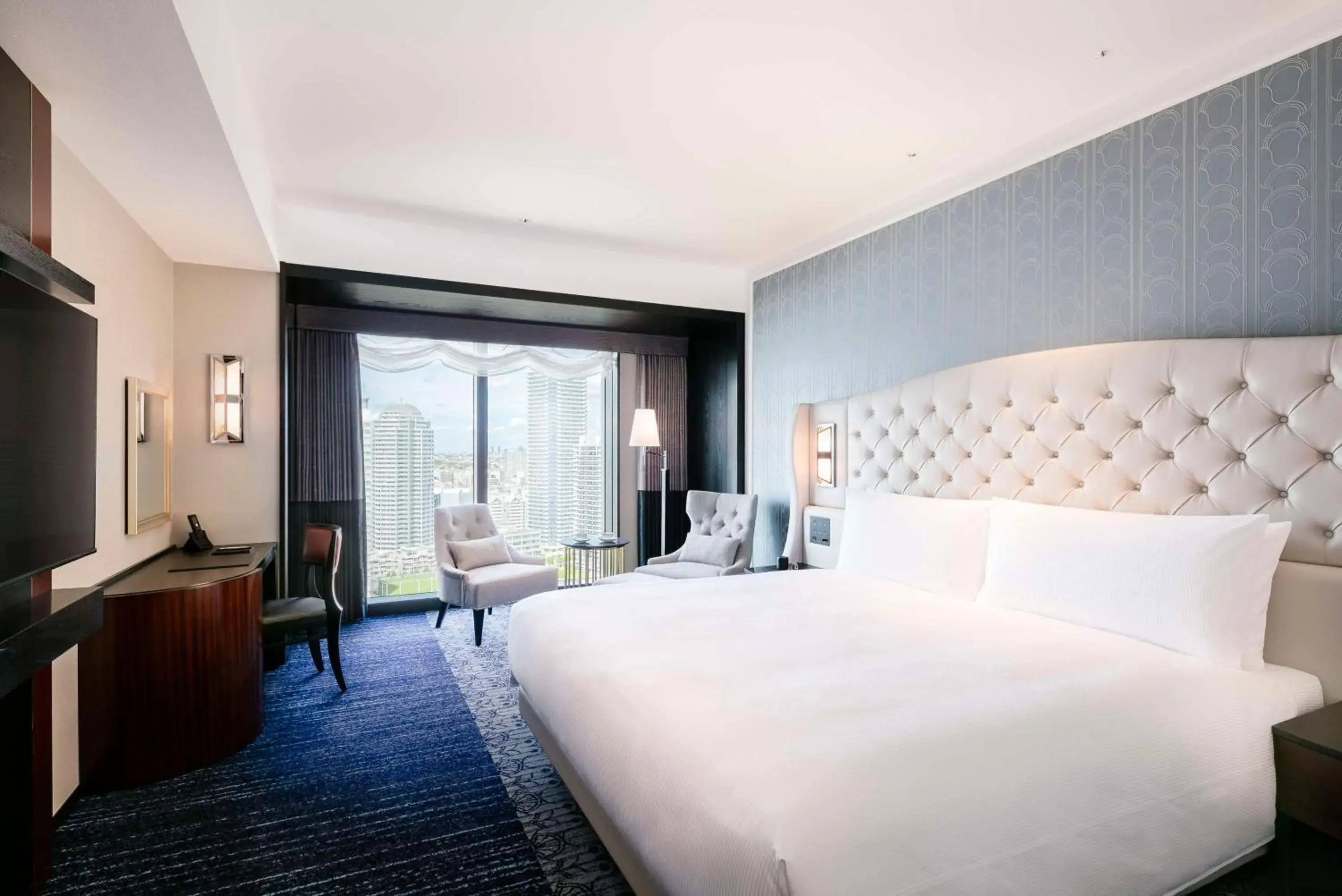 Photo of the whole room, Bed in Hilton Yokohama Photo of the whole room, Bed in Hilton Yokohama