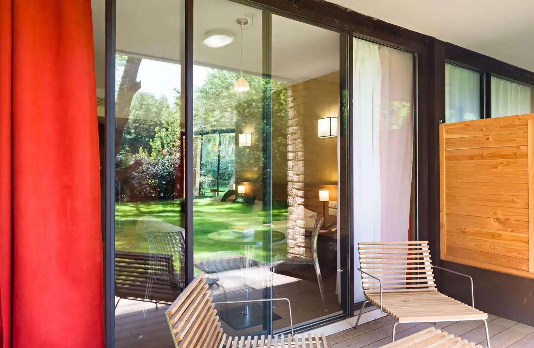 Patio in Le Moulin de Vernègues Hôtel & Spa