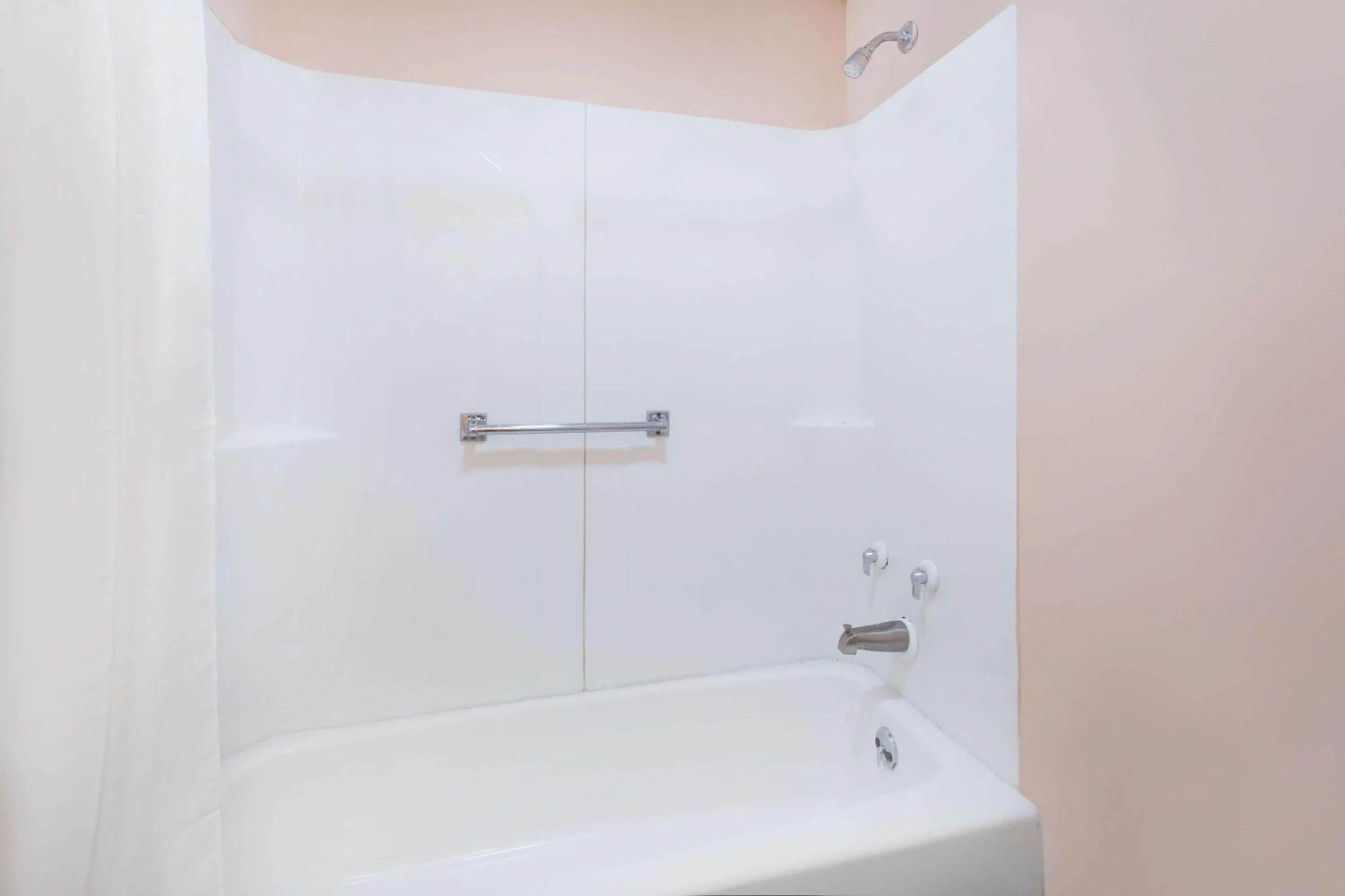 Photo of the whole room in Knights Inn - Augusta