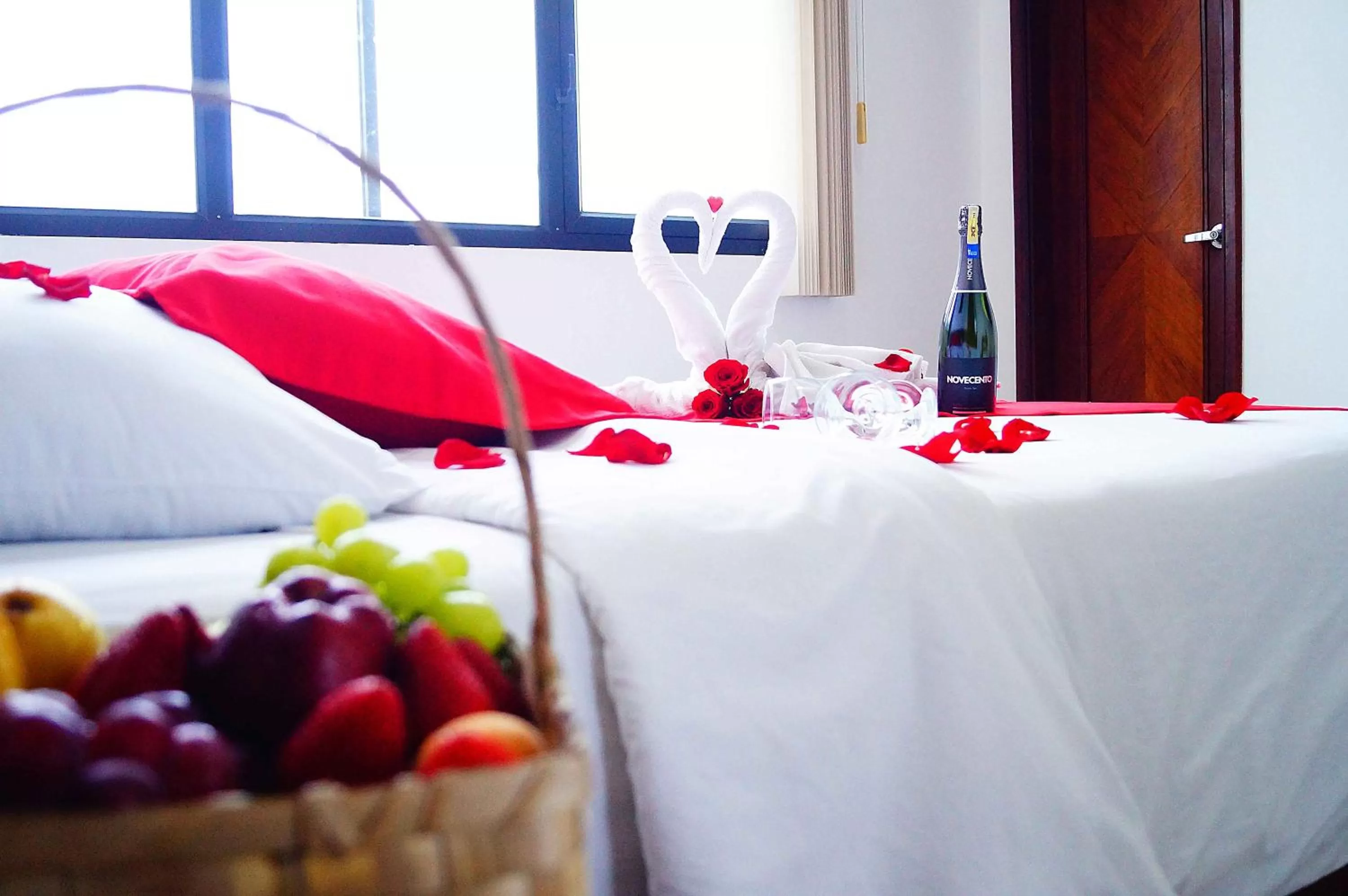 Bed in Hotel Castell - Cerca Del Aeropuerto