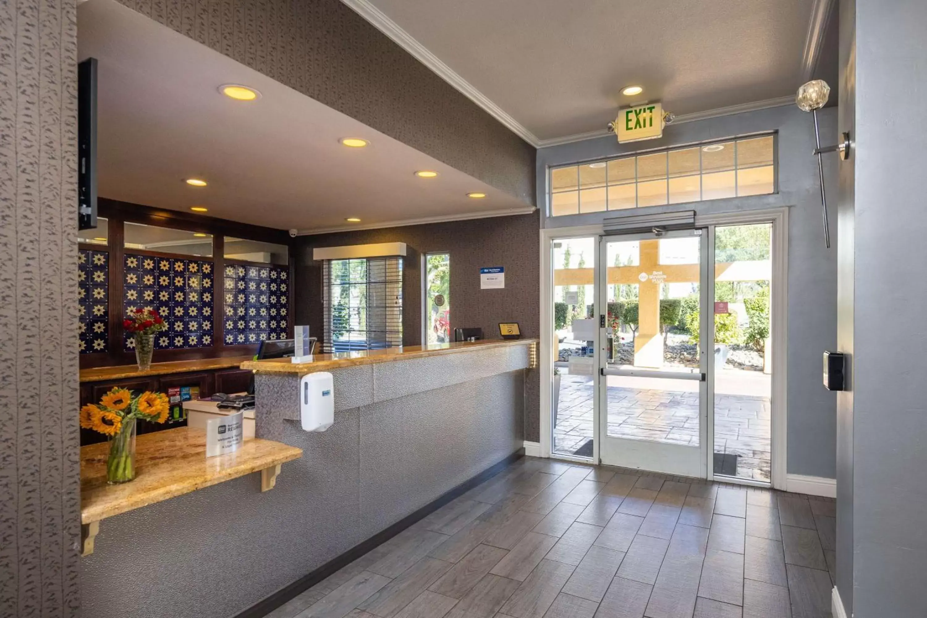 Lobby or reception in Best Western Plus Dixon Davis