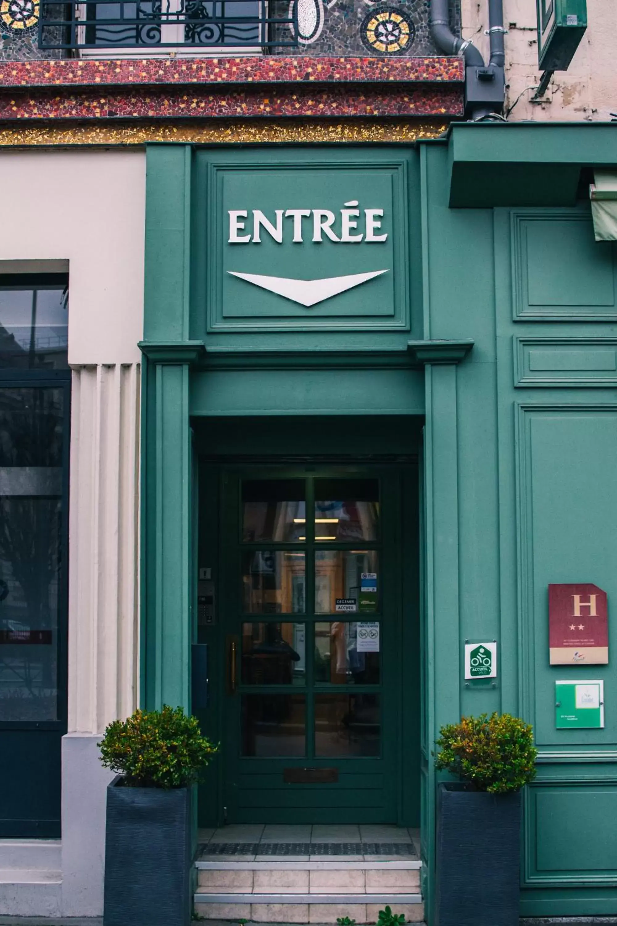 Facade/entrance in Garden Hotel Rennes Centre Gare